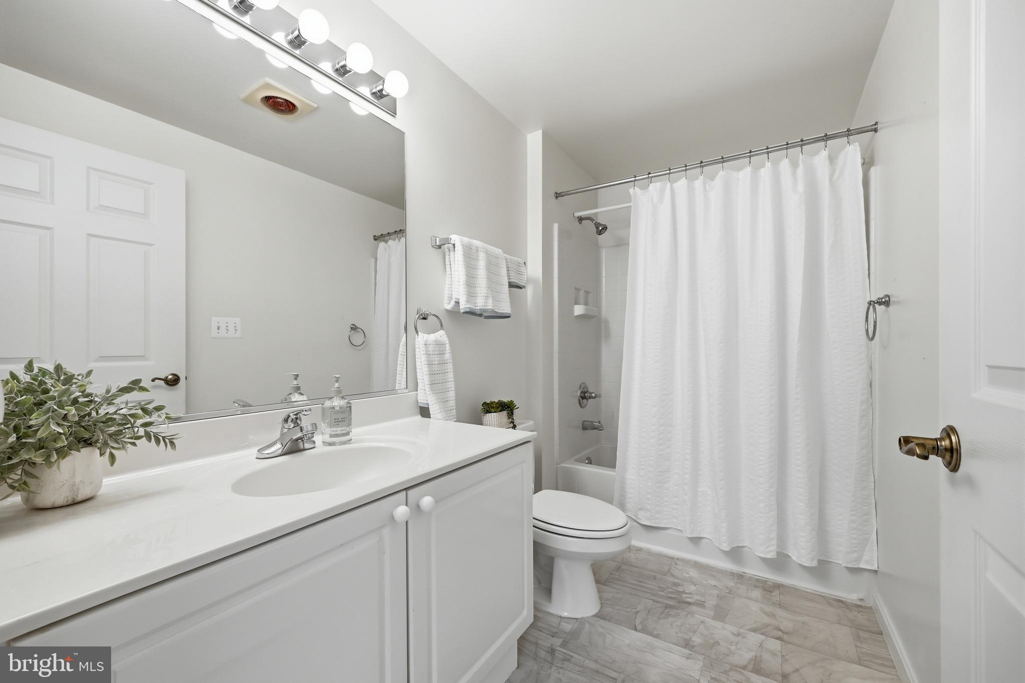 LEISURE WORLD - Residential