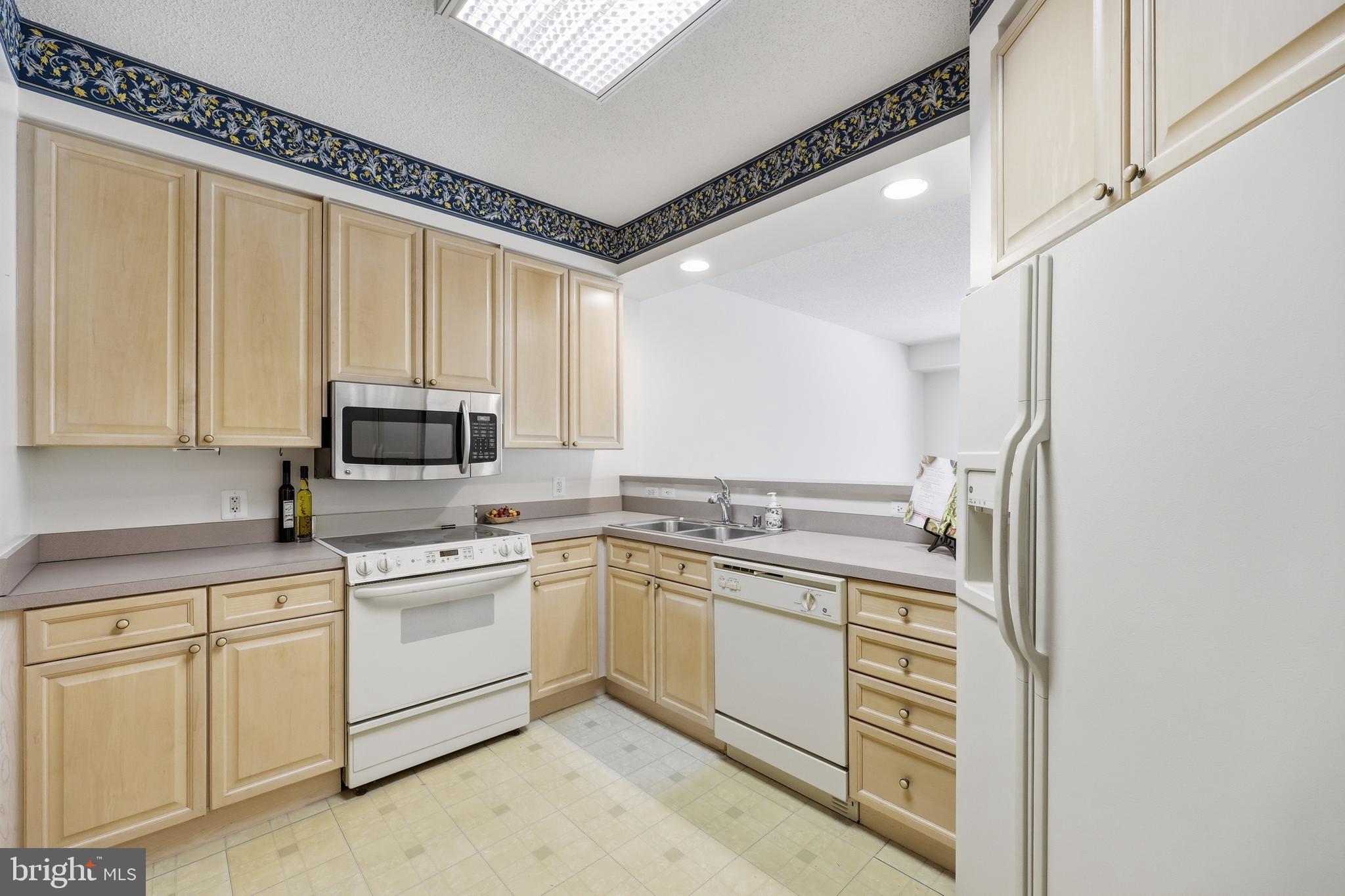 LEISURE WORLD - Residential