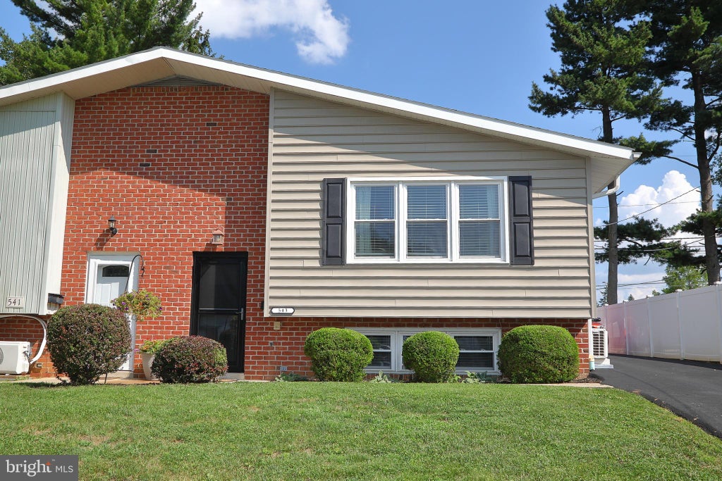 Photo of 543 Golden Street, LITITZ, PA 17543 (MLS # PALA2094978)