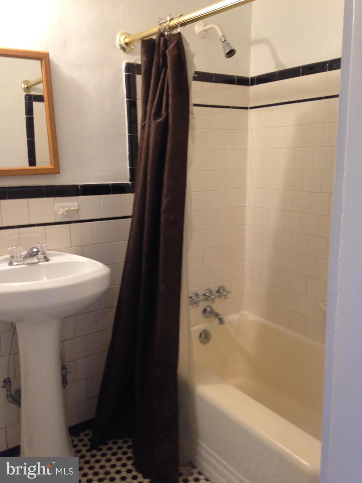 GOVANS - Residential Lease