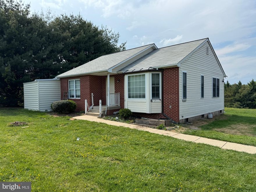 Cozy One story Single-Family Home on one acre lot in the heart of Fairfax County. Close to Fairfax County Parkway, Route 66, Fair Lakes, Fairfax Corner and Fair Oaks Mall. Fairfax High School Triangle. Plenty of off-street driveway parking and a large yard and storage shed.  Not associated with an HOA. The house is a one-story 1360 square foot house. 3-bedroom, 2 bathrooms. Pets permitted.  Landlord will cut the grass. Short term lease then month to month after that.  6-month lease and available now.