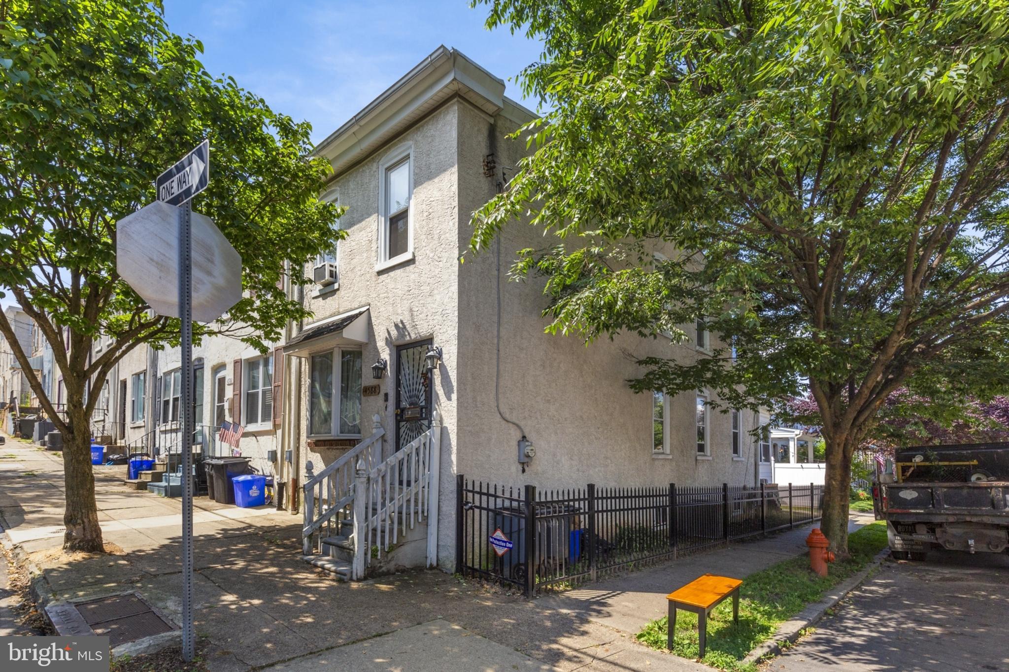 ROXBOROUGH - Residential Lease