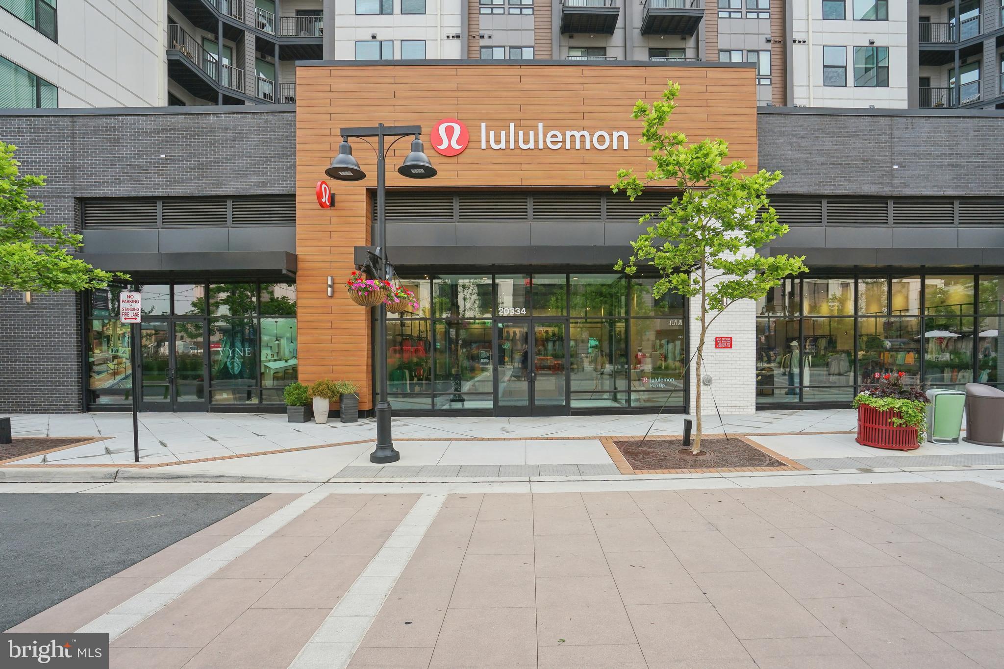 ONE LOUDOUN - Residential