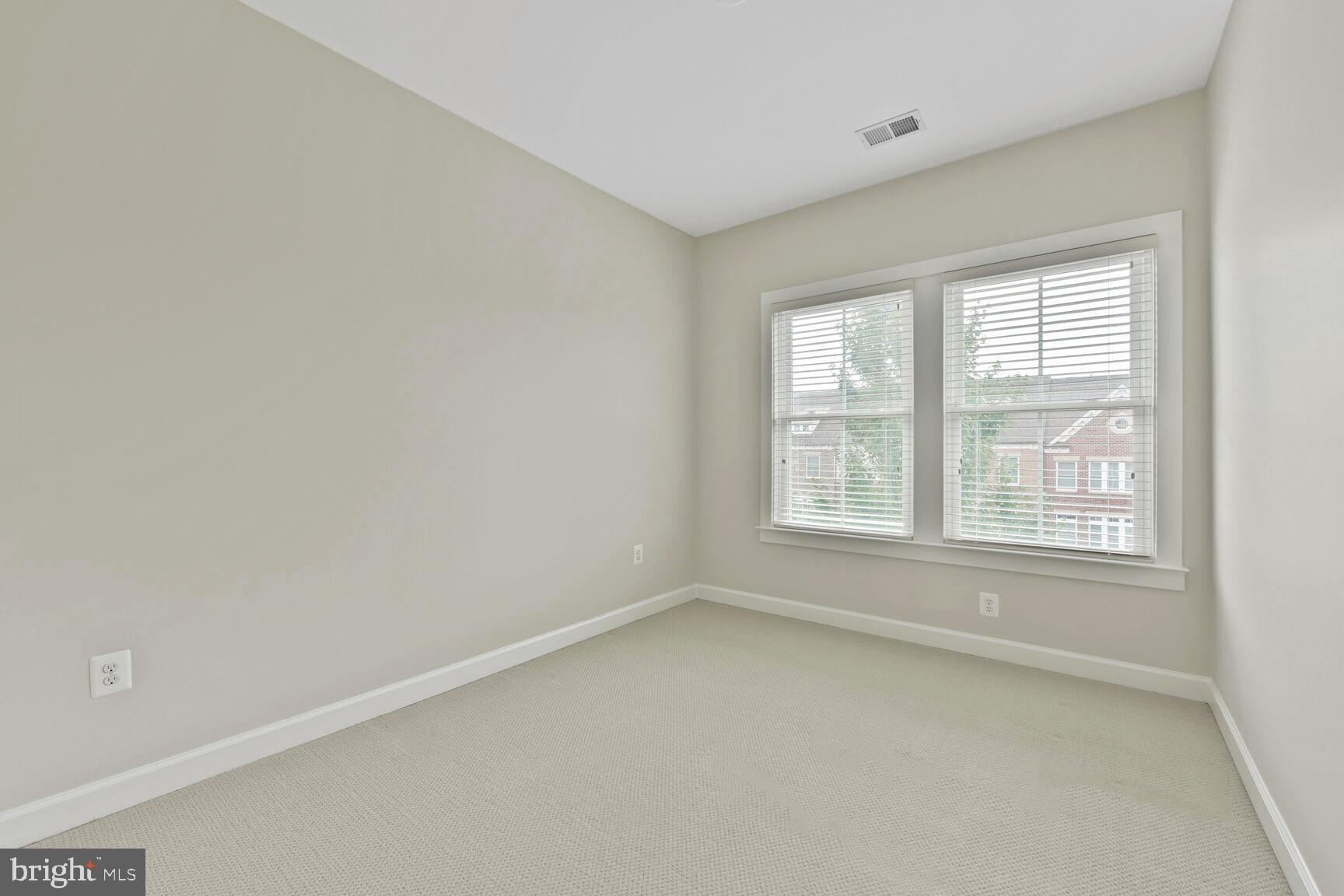 ONE LOUDOUN - Residential