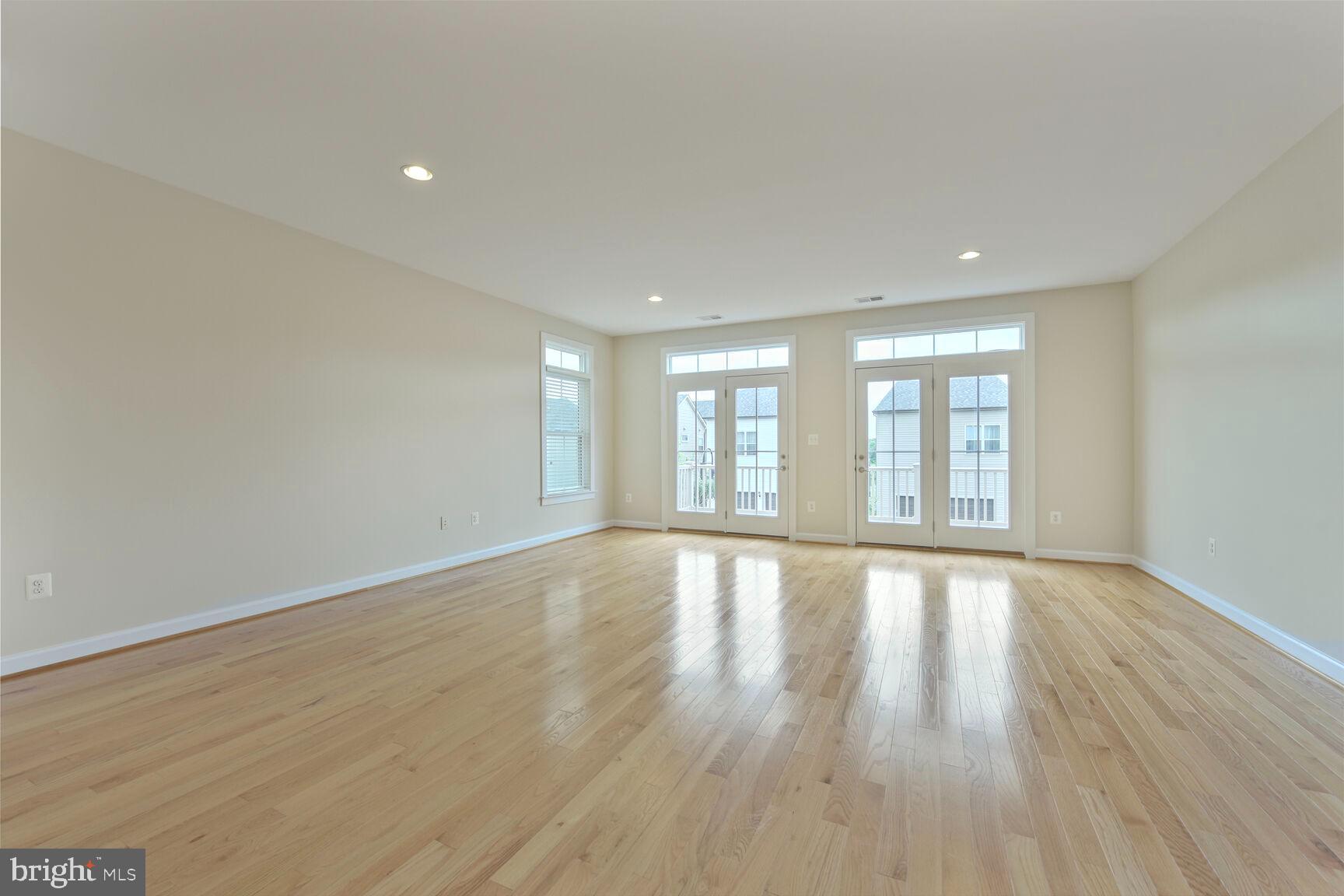 ONE LOUDOUN - Residential