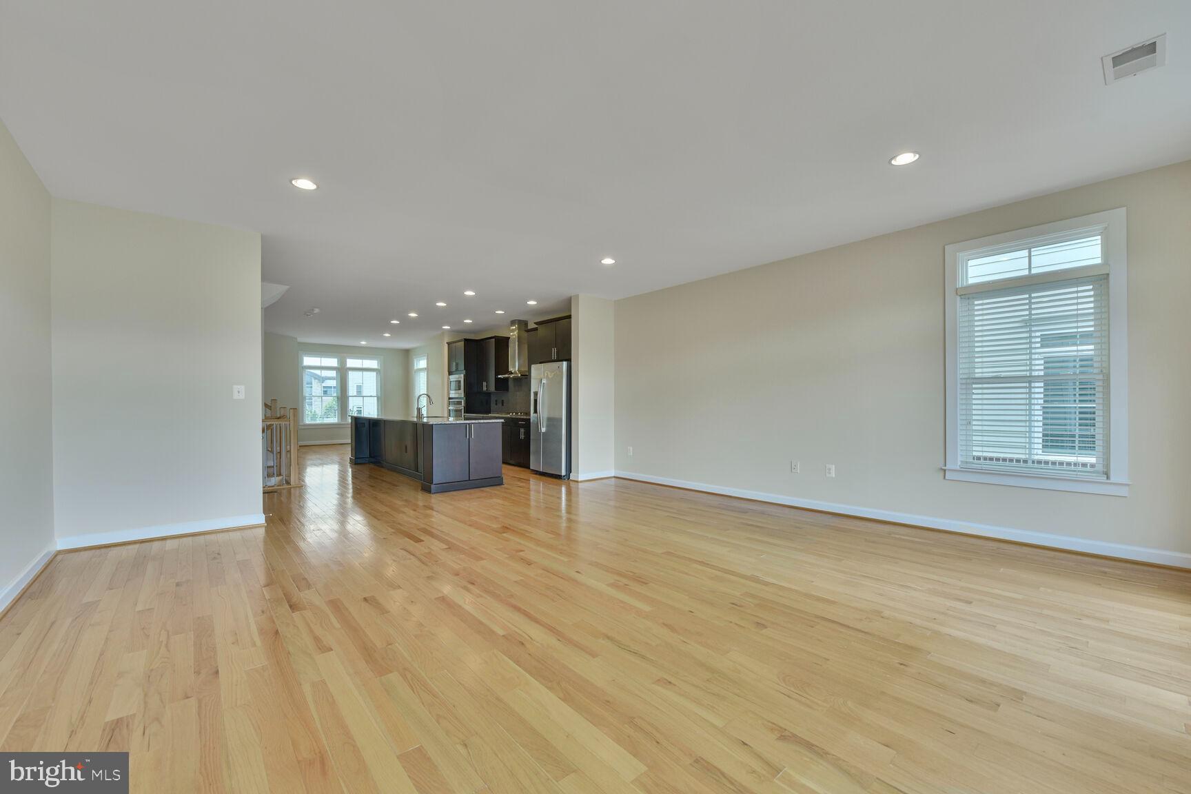 ONE LOUDOUN - Residential