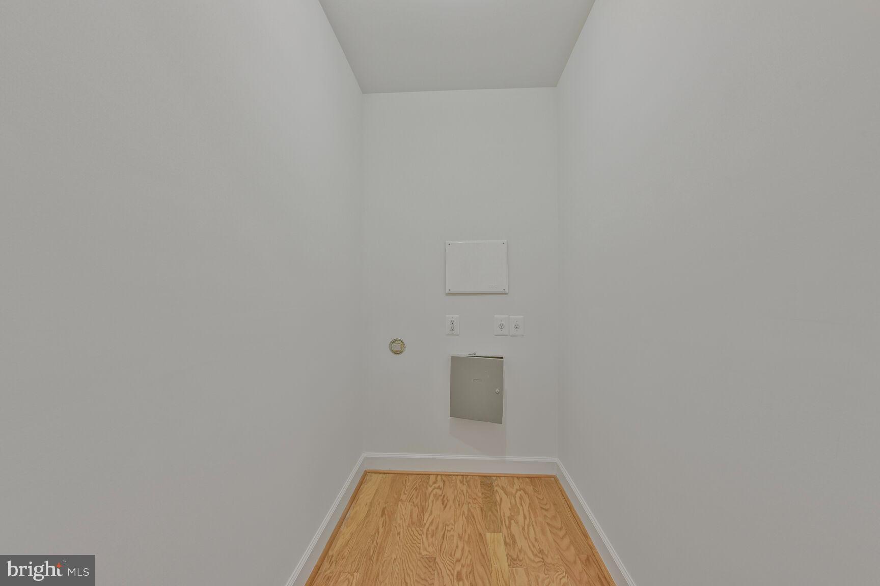 ONE LOUDOUN - Residential