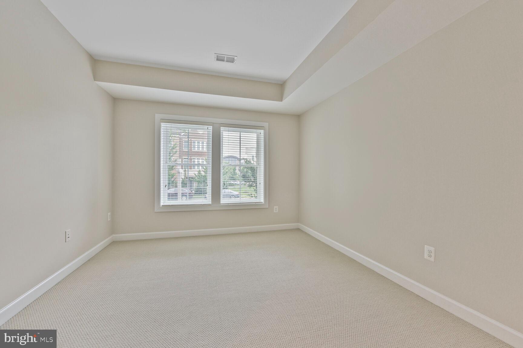 ONE LOUDOUN - Residential