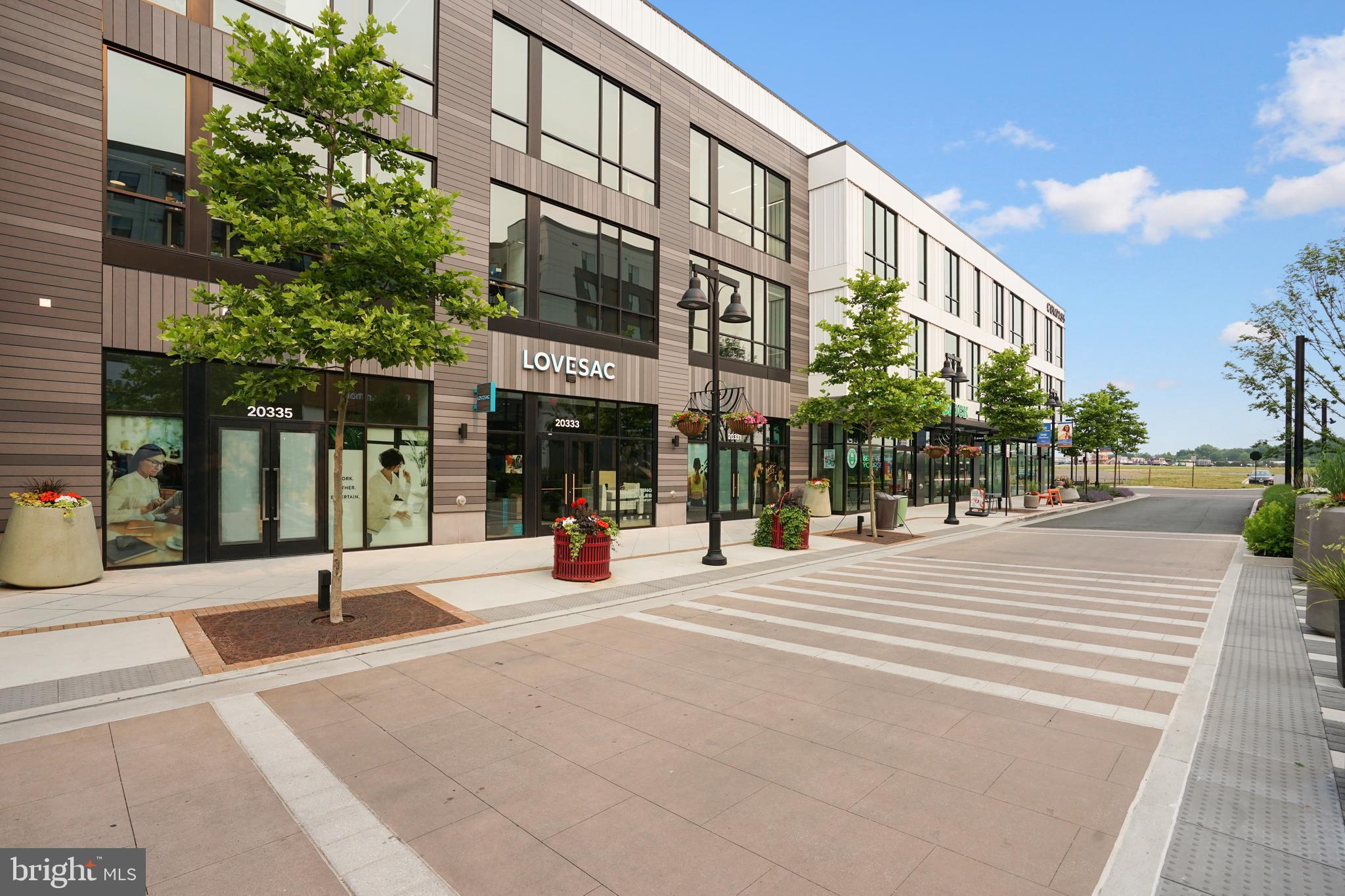 ONE LOUDOUN - Residential