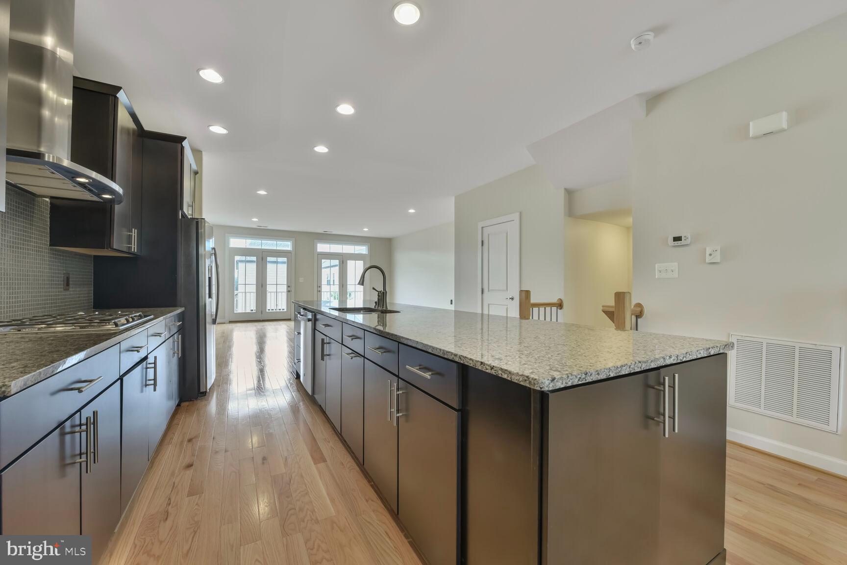 ONE LOUDOUN - Residential