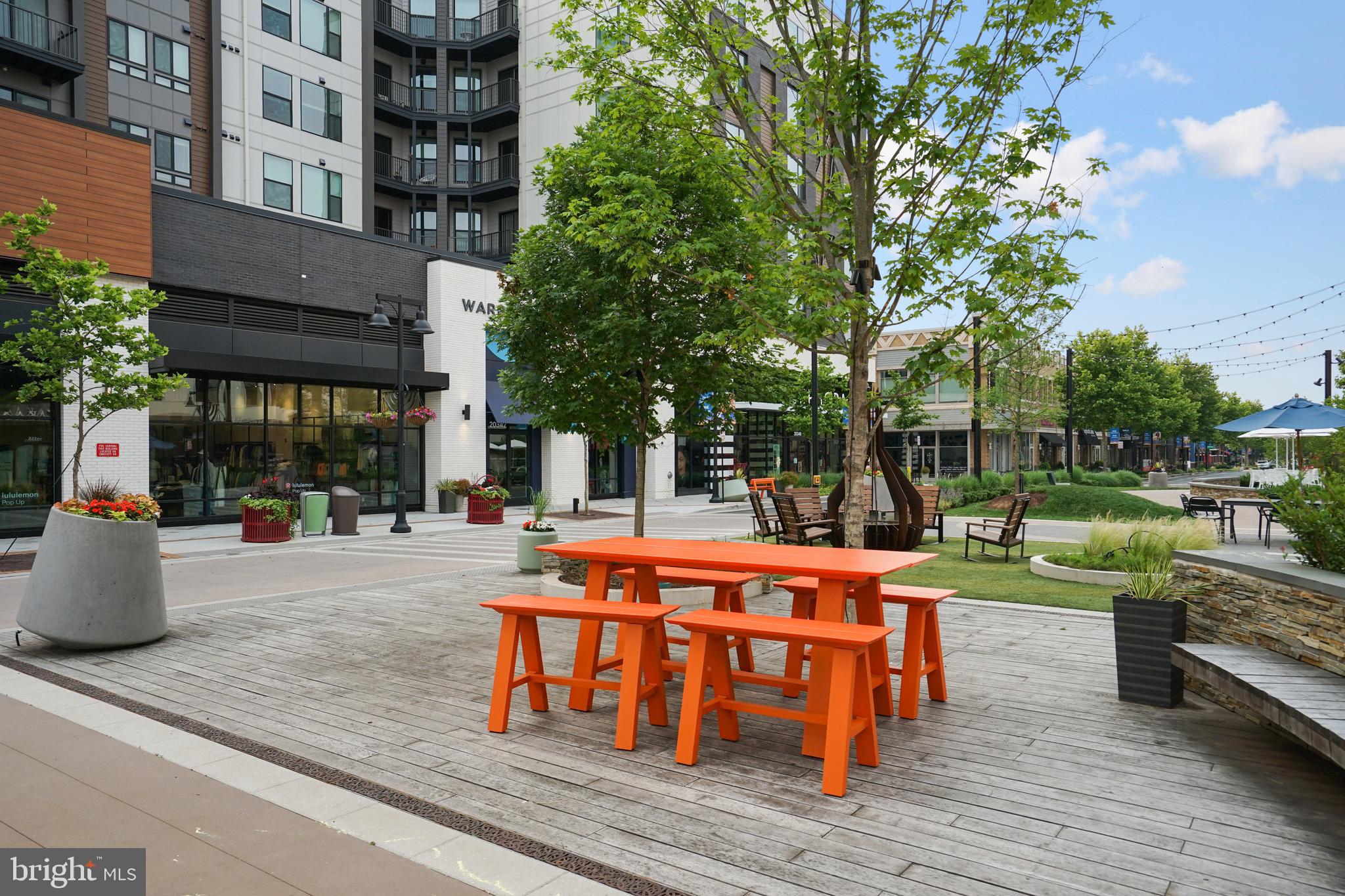 ONE LOUDOUN - Residential