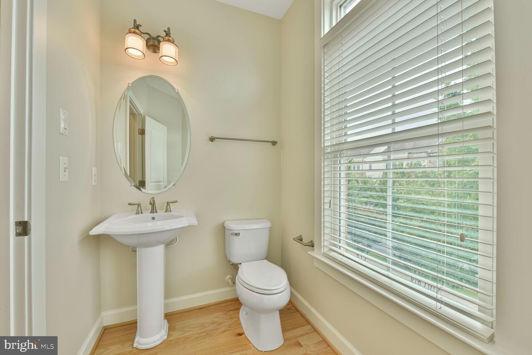 ONE LOUDOUN - Residential