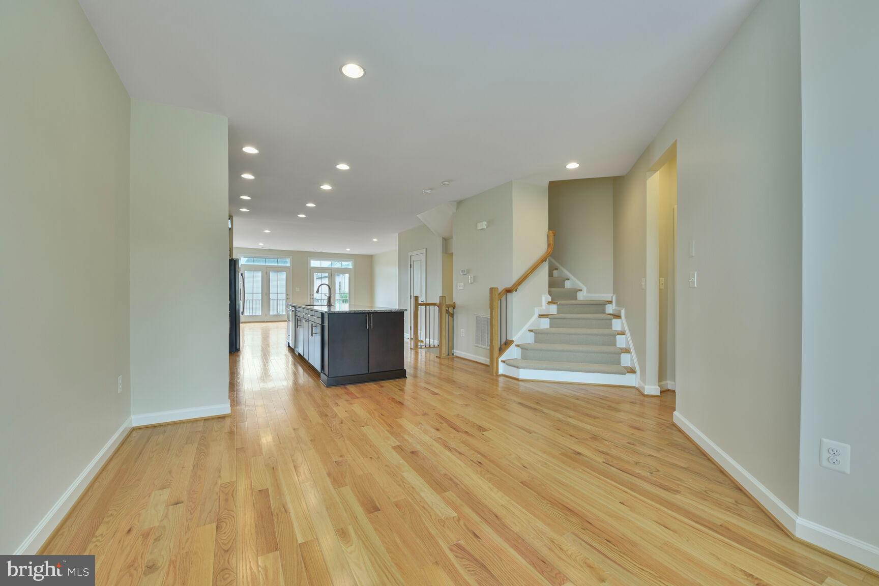 ONE LOUDOUN - Residential