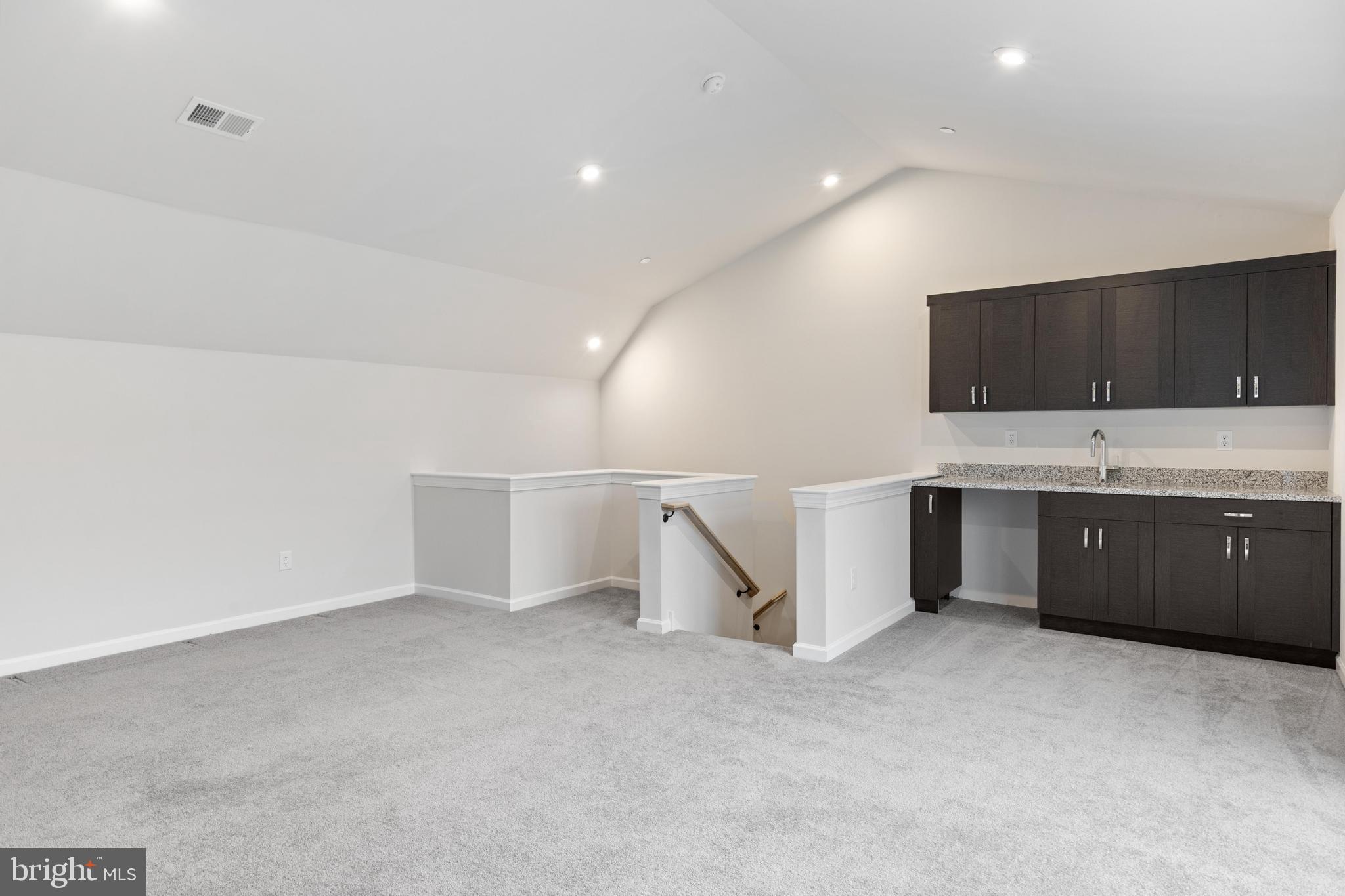 STEELPOINTE - Residential