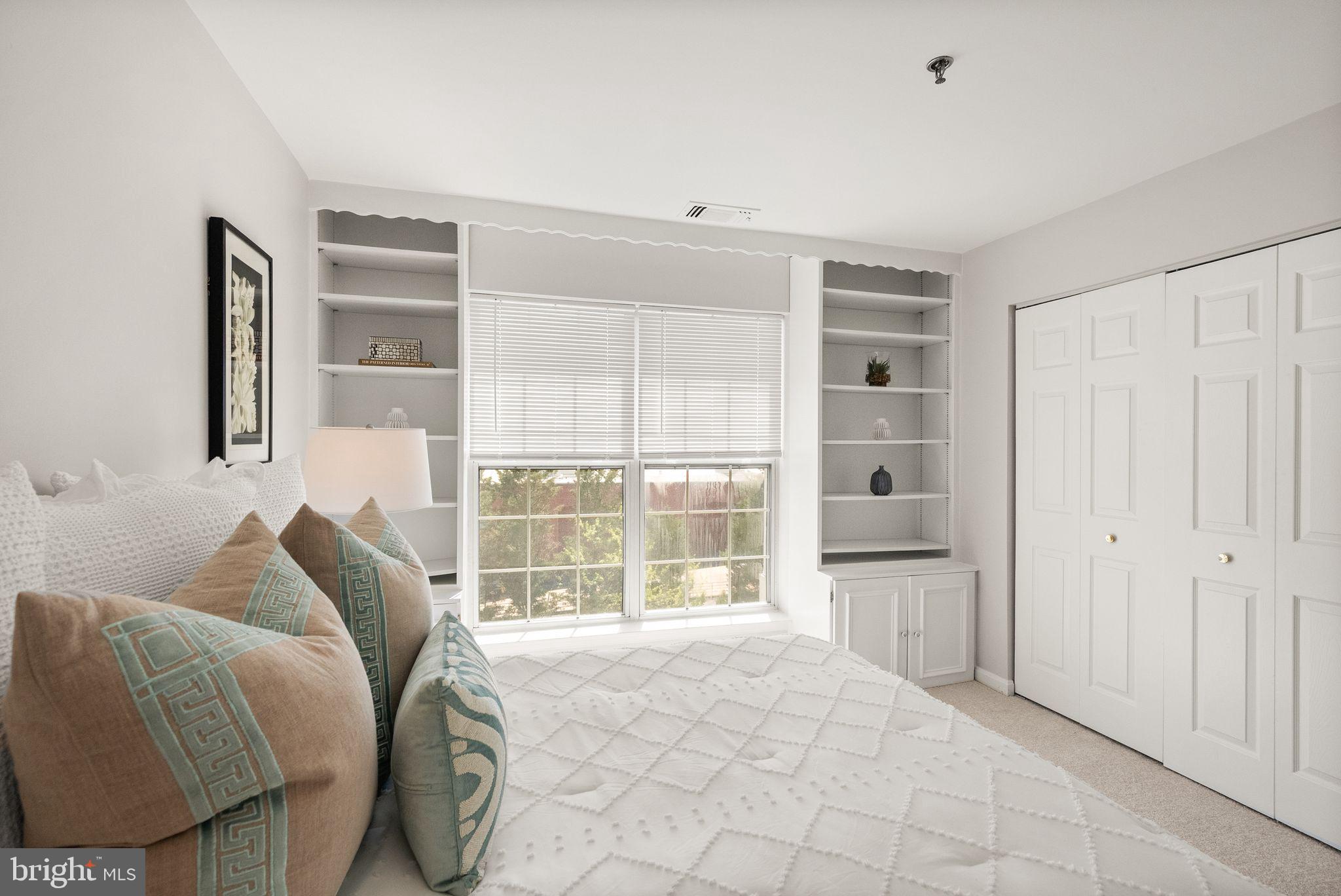 QUAKER HILL - Residential