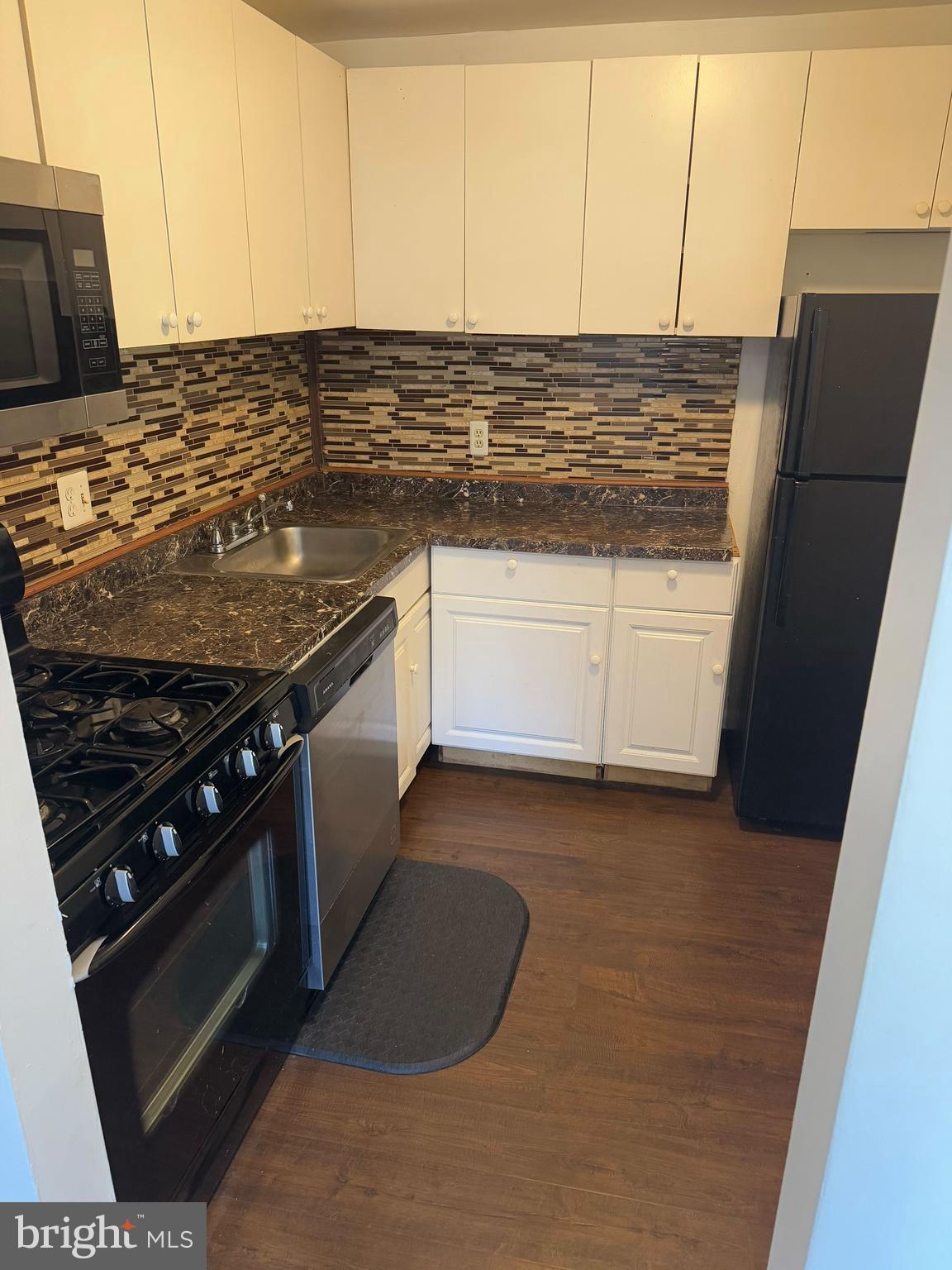 WEST GLEN - Residential Lease