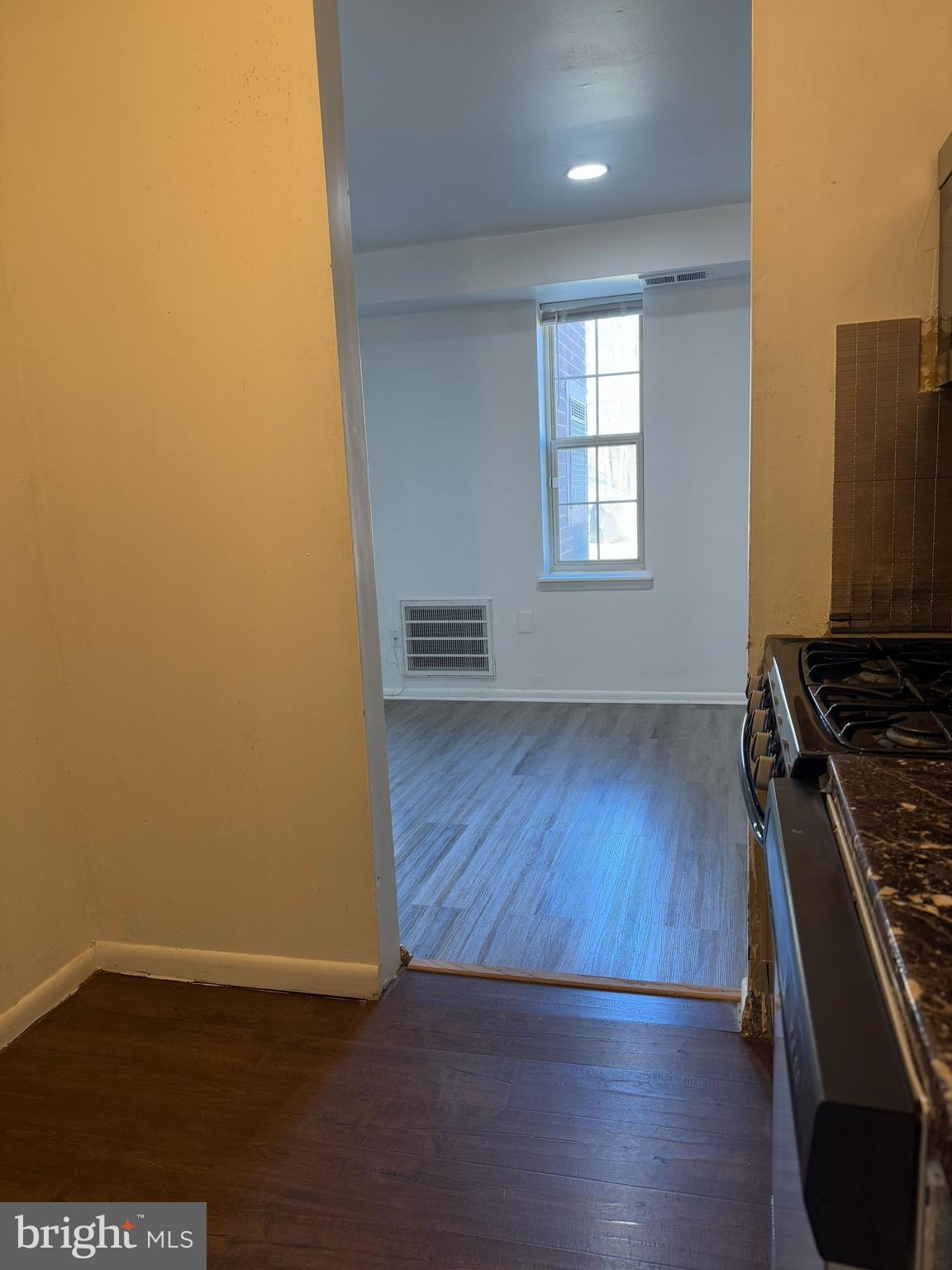 WEST GLEN - Residential Lease