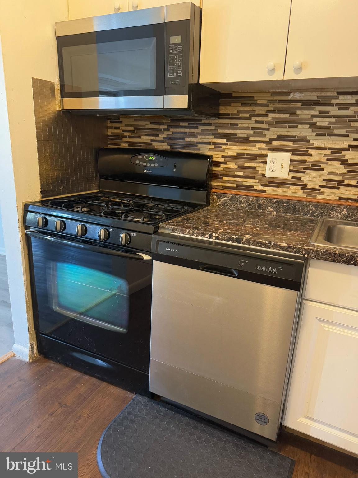 WEST GLEN - Residential Lease