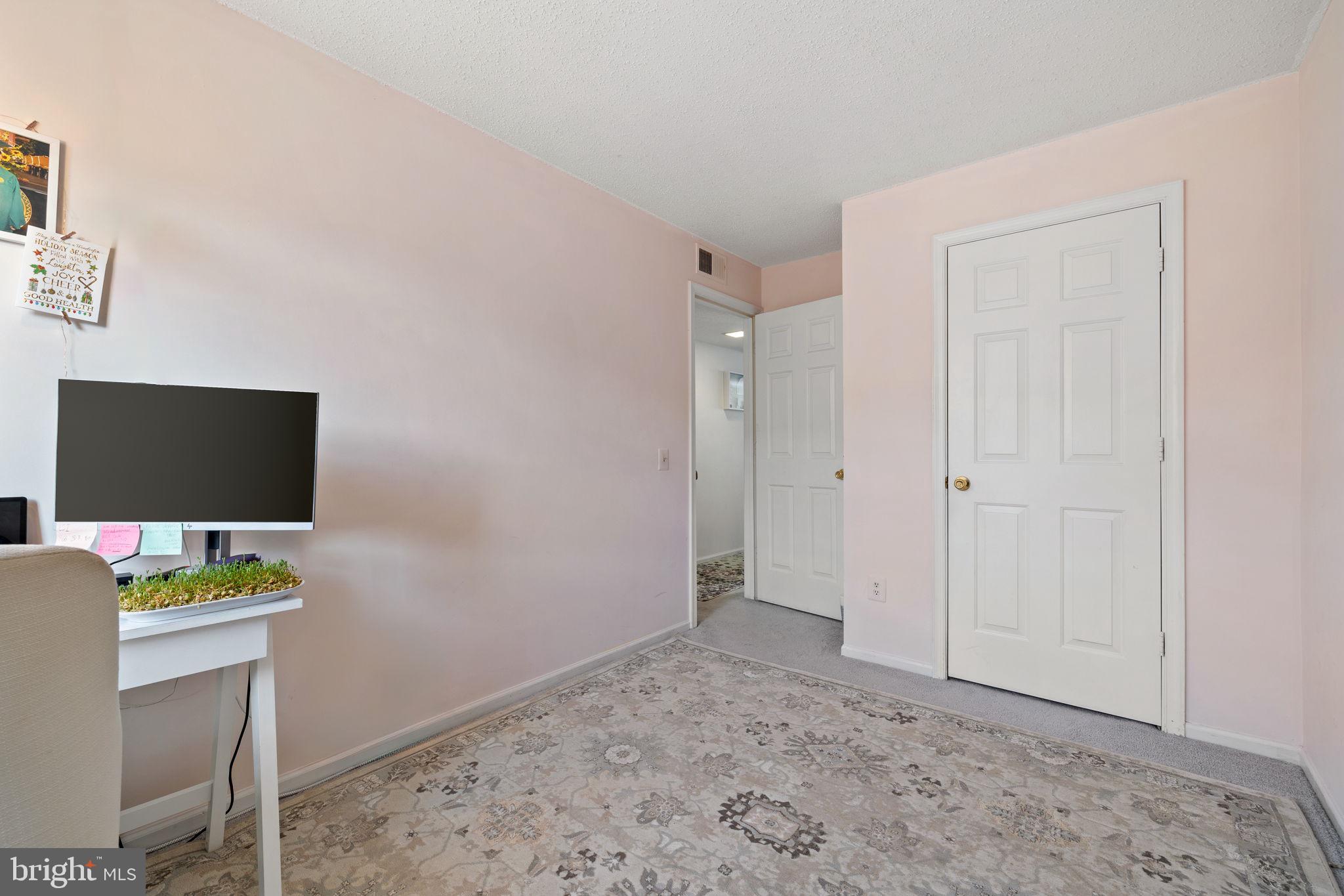 HUNTERS SQUARE - Residential