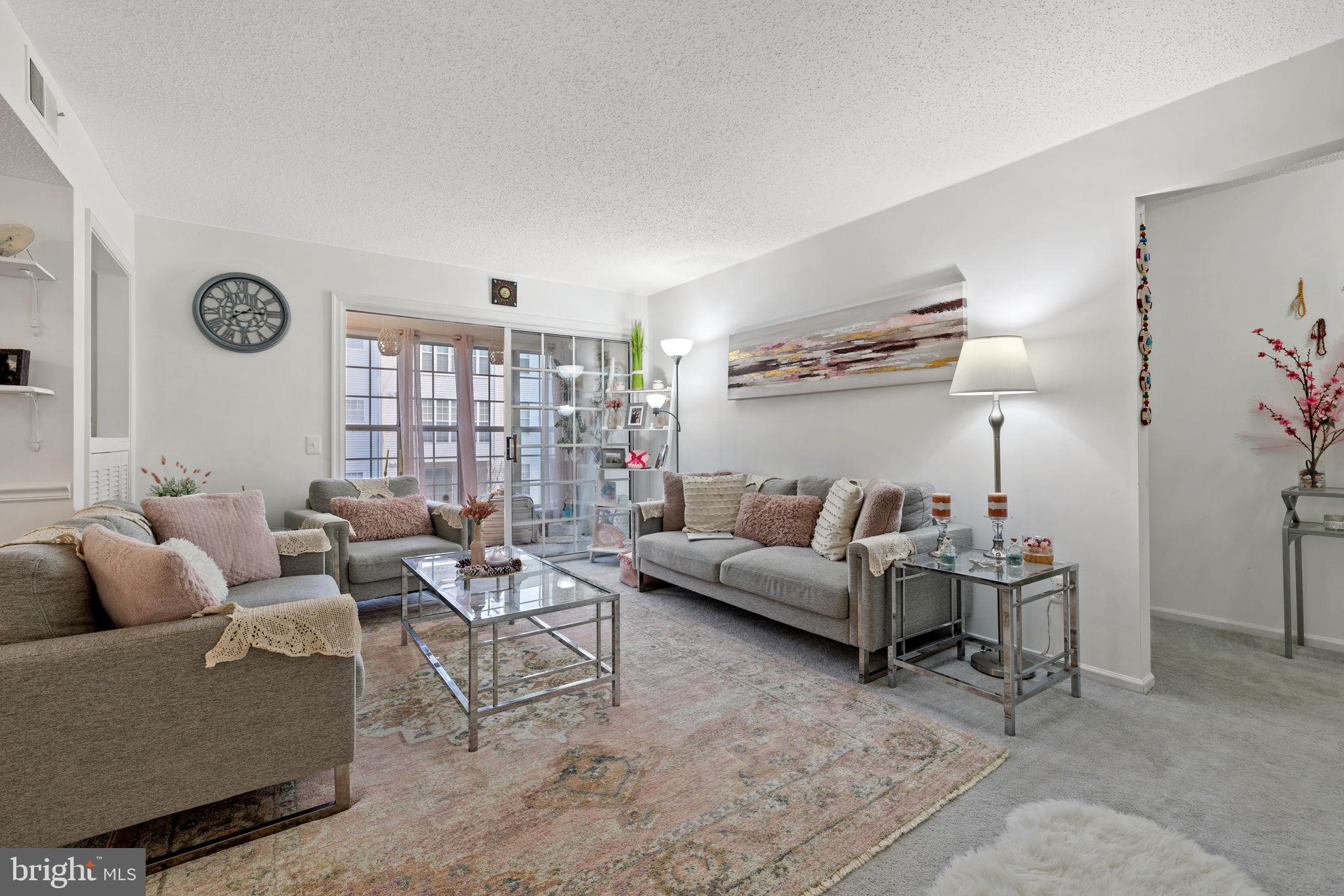 HUNTERS SQUARE - Residential