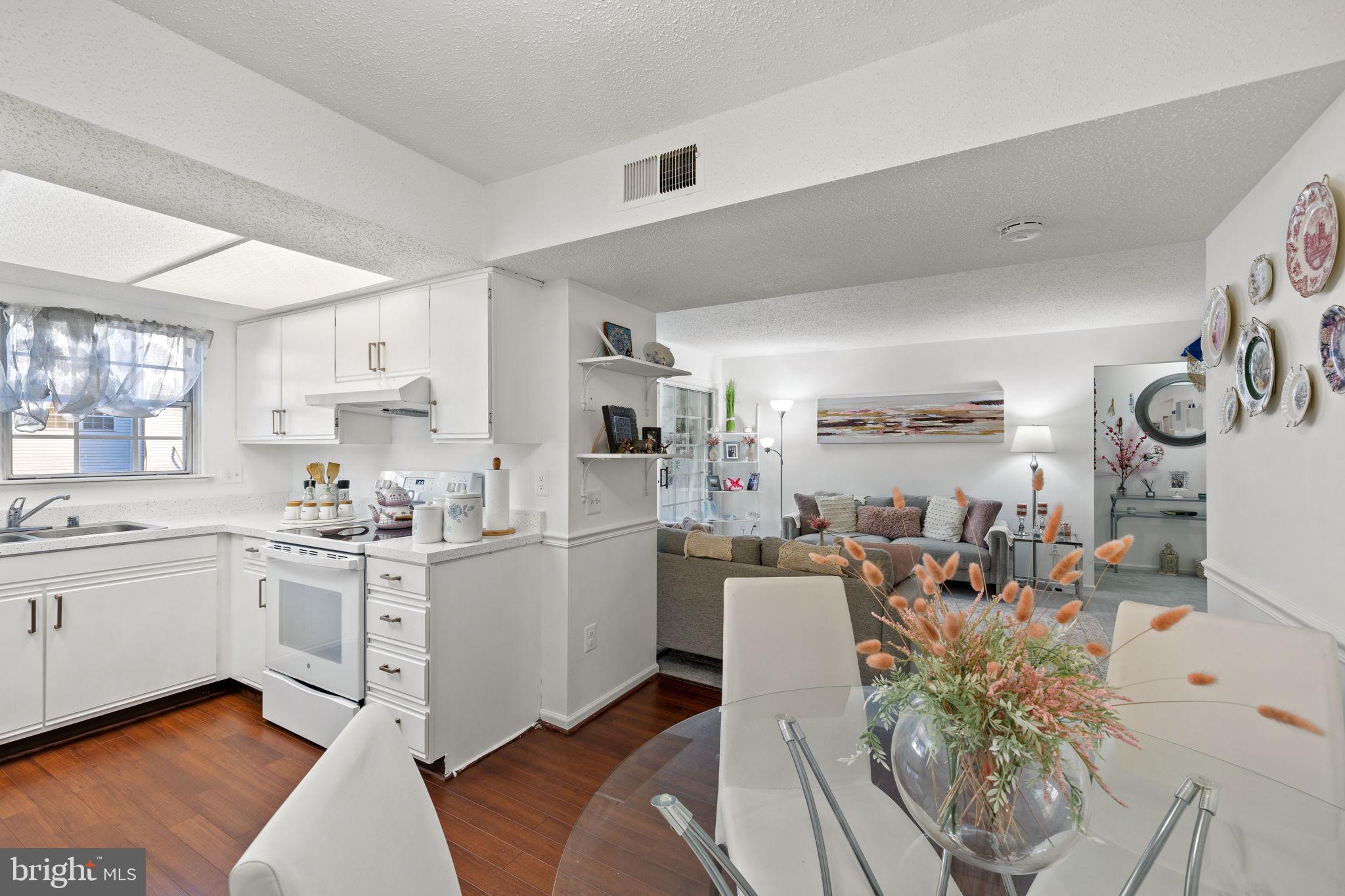 HUNTERS SQUARE - Residential