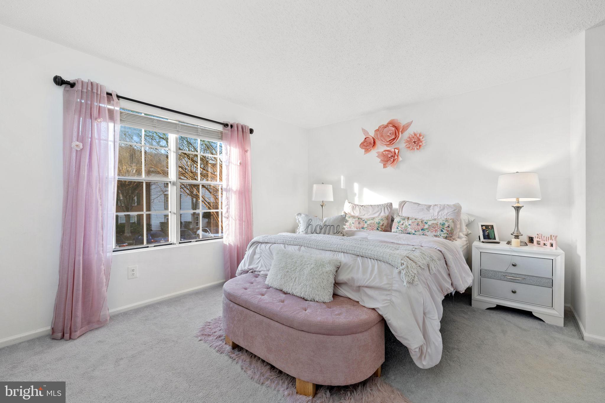 HUNTERS SQUARE - Residential