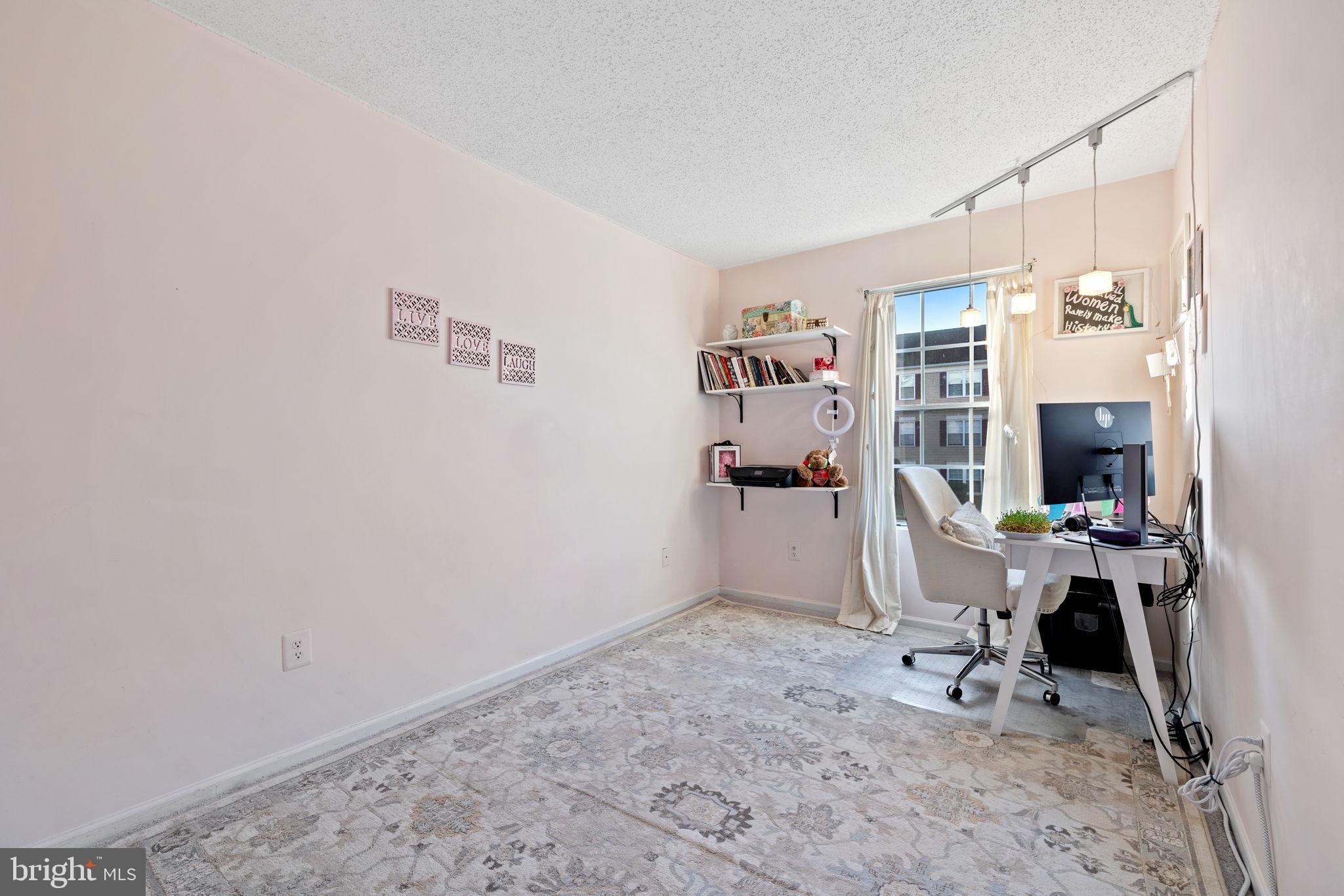 HUNTERS SQUARE - Residential