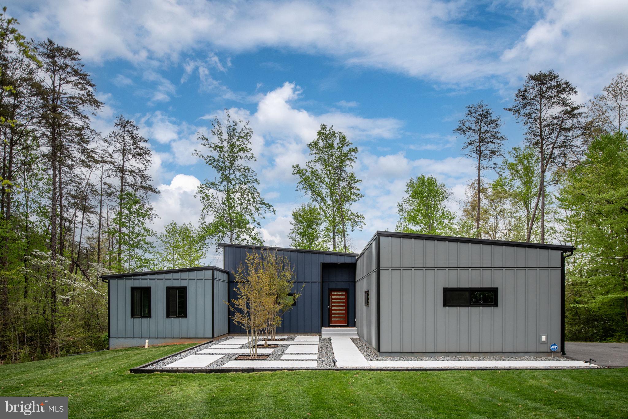 BISHOPS MANOR - Residential