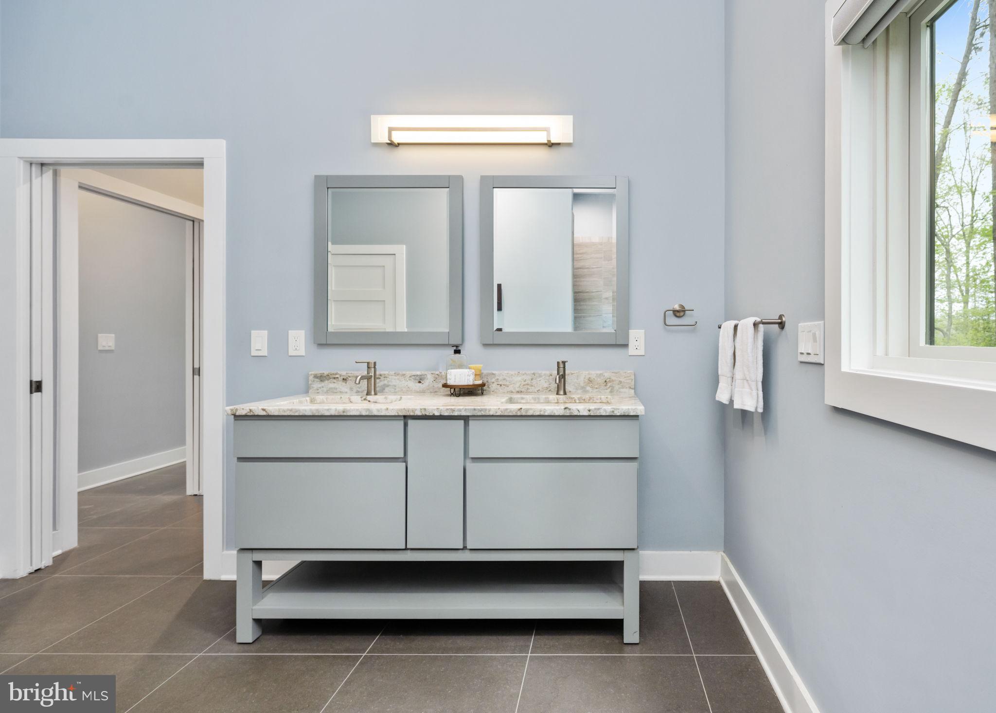 BISHOPS MANOR - Residential