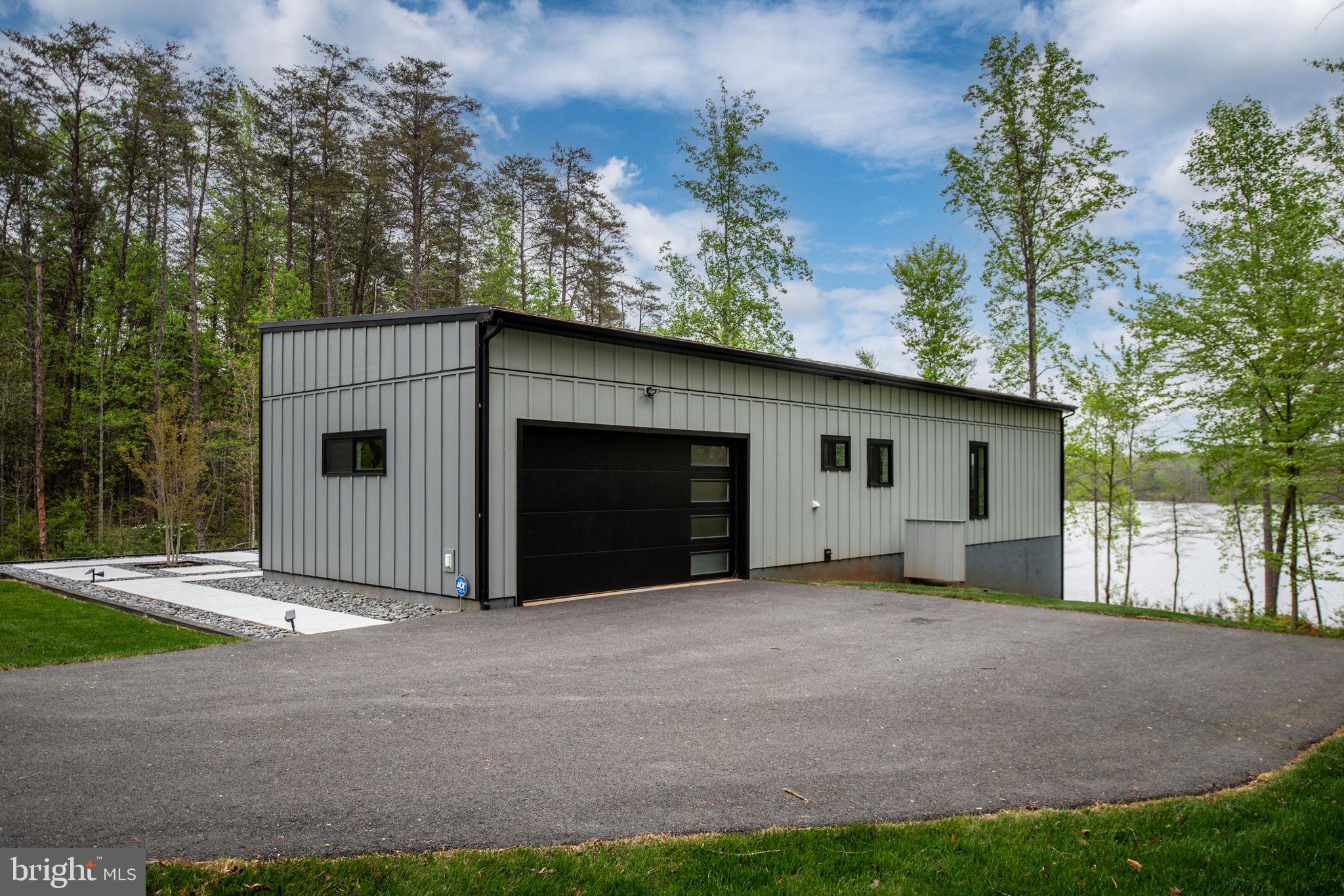 BISHOPS MANOR - Residential