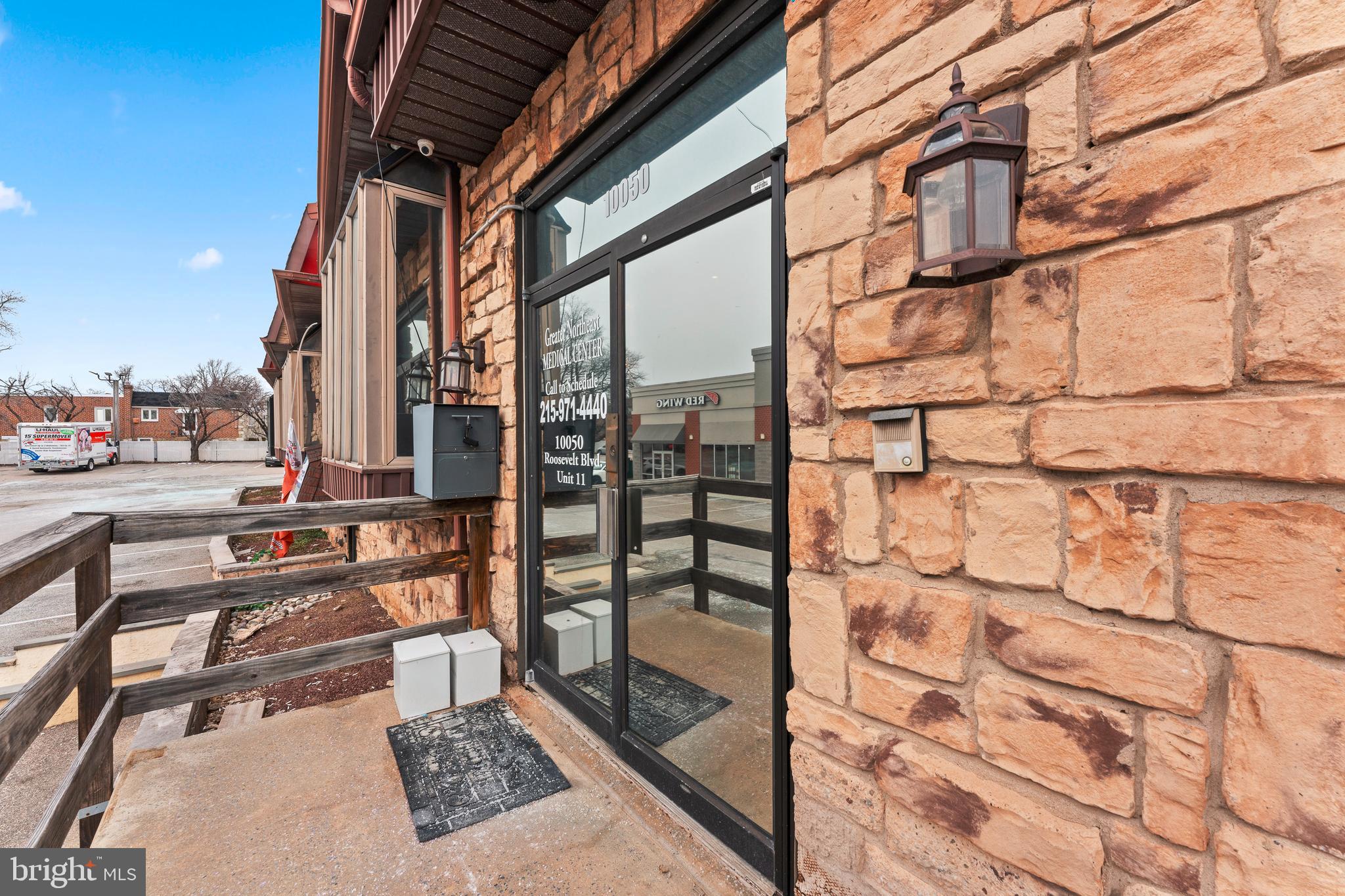 PHILADELPHIA (NORTHEAST) - Commercial Sale