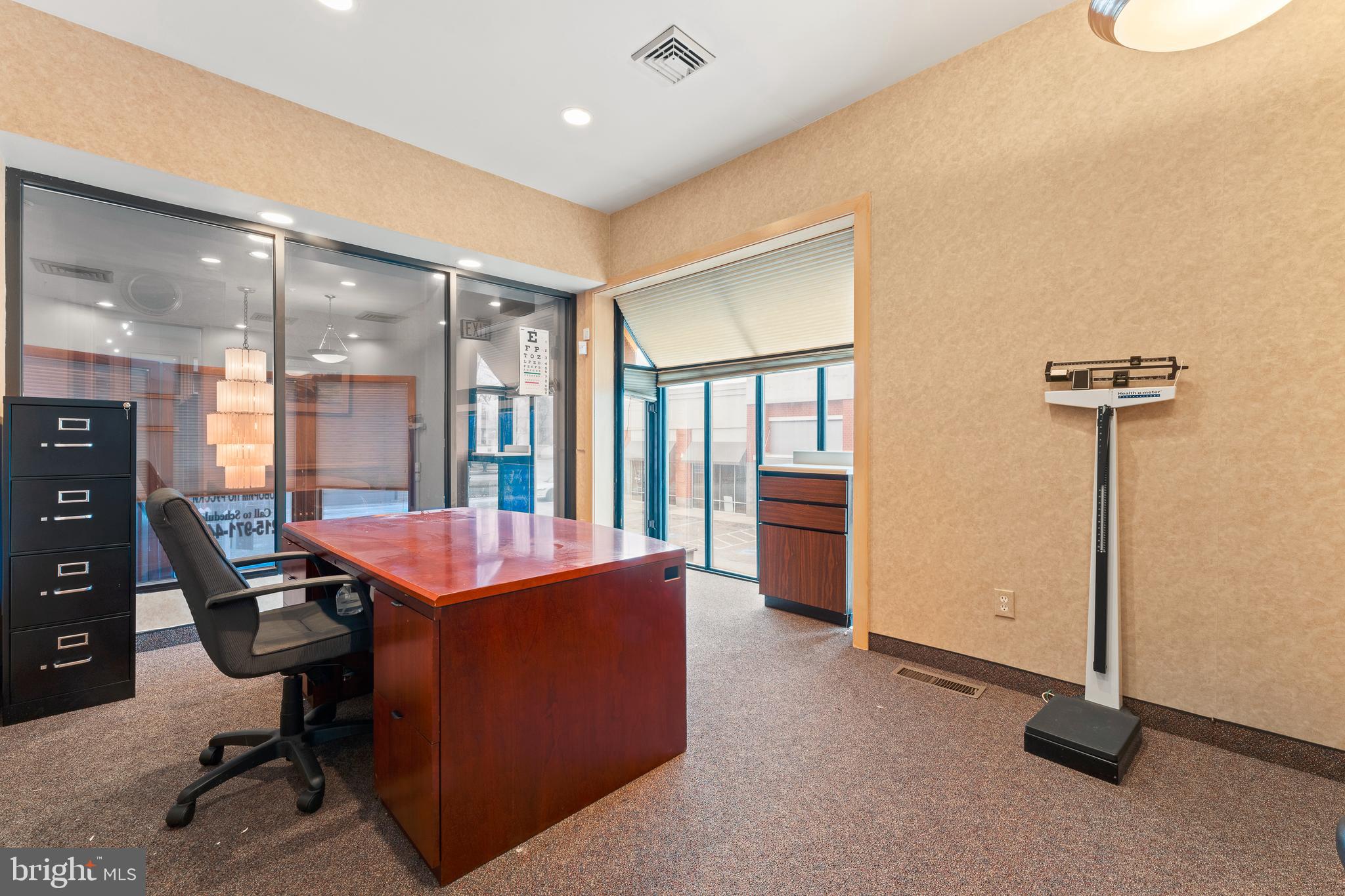 PHILADELPHIA (NORTHEAST) - Commercial Sale