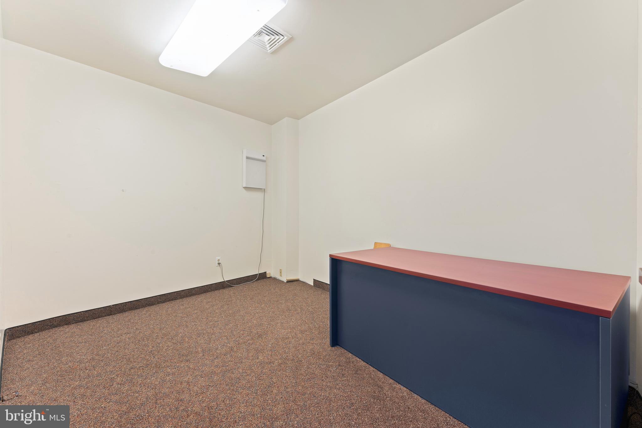 PHILADELPHIA (NORTHEAST) - Commercial Sale