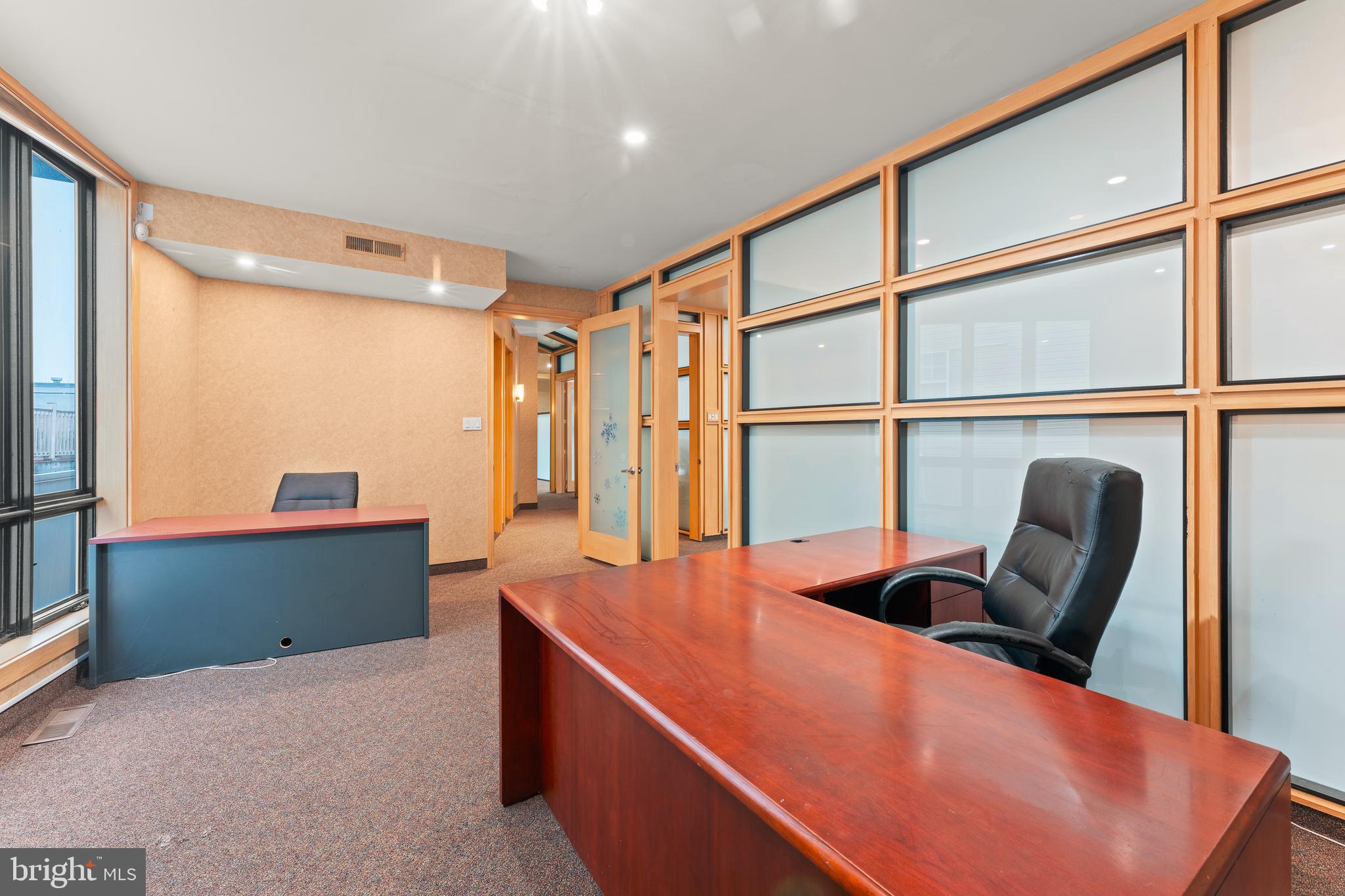 PHILADELPHIA (NORTHEAST) - Commercial Sale