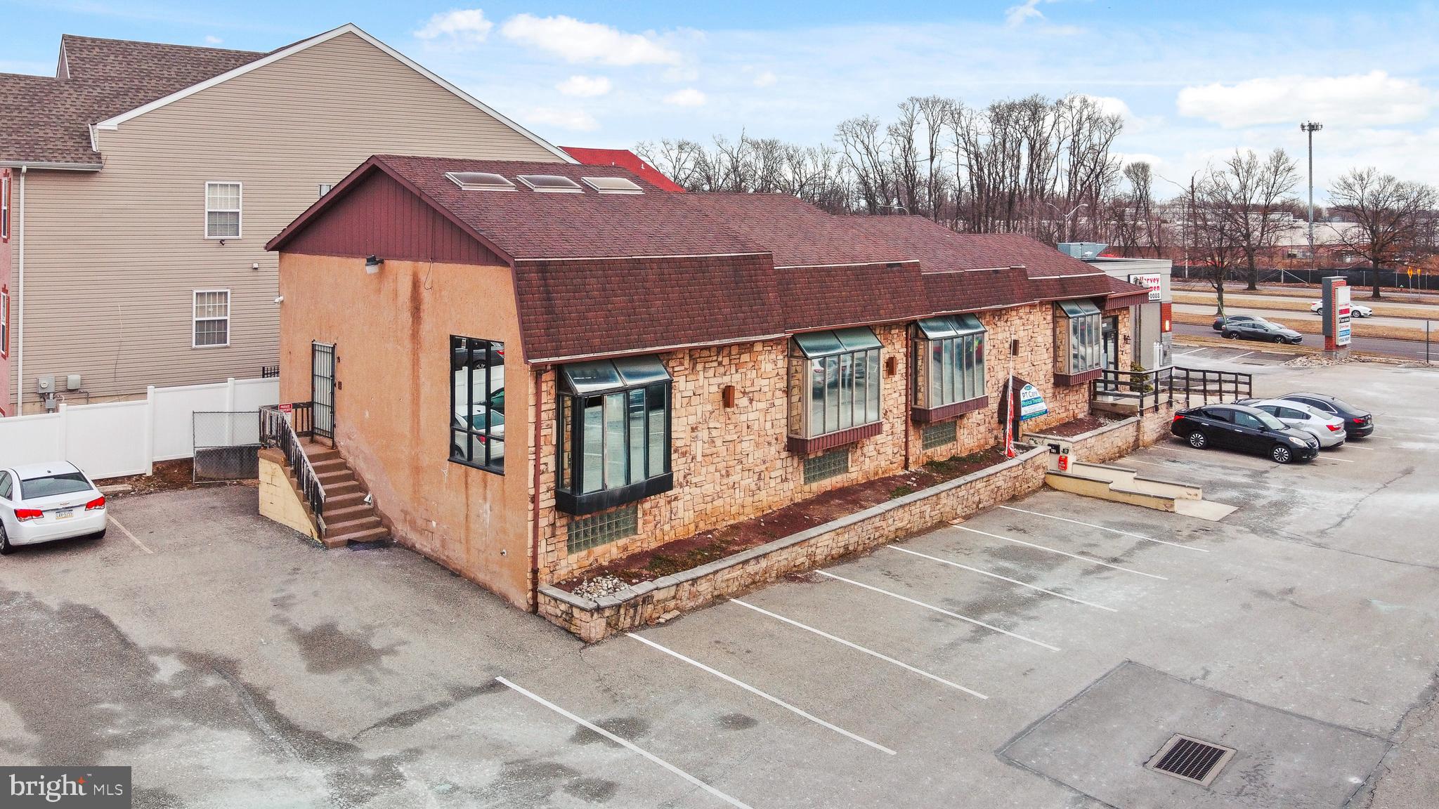 PHILADELPHIA (NORTHEAST) - Commercial Sale