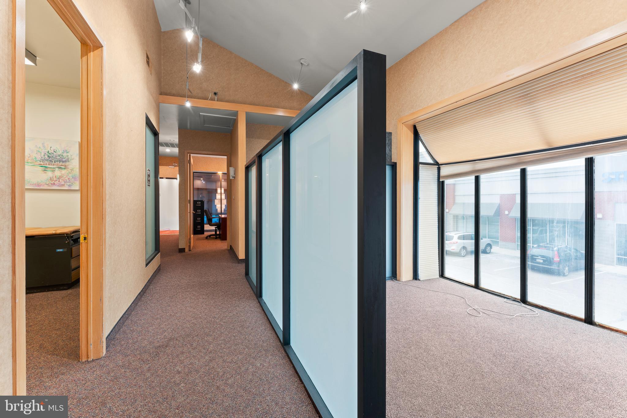 PHILADELPHIA (NORTHEAST) - Commercial Sale