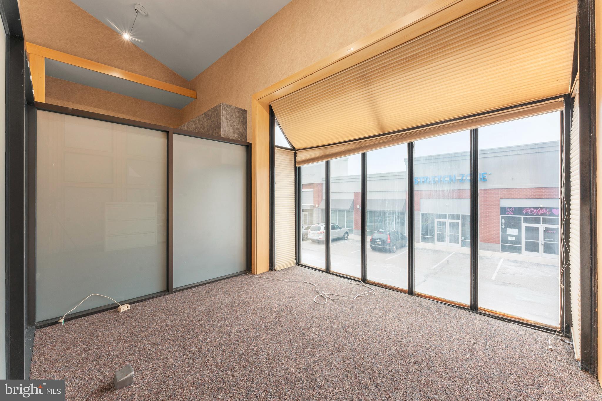PHILADELPHIA (NORTHEAST) - Commercial Sale