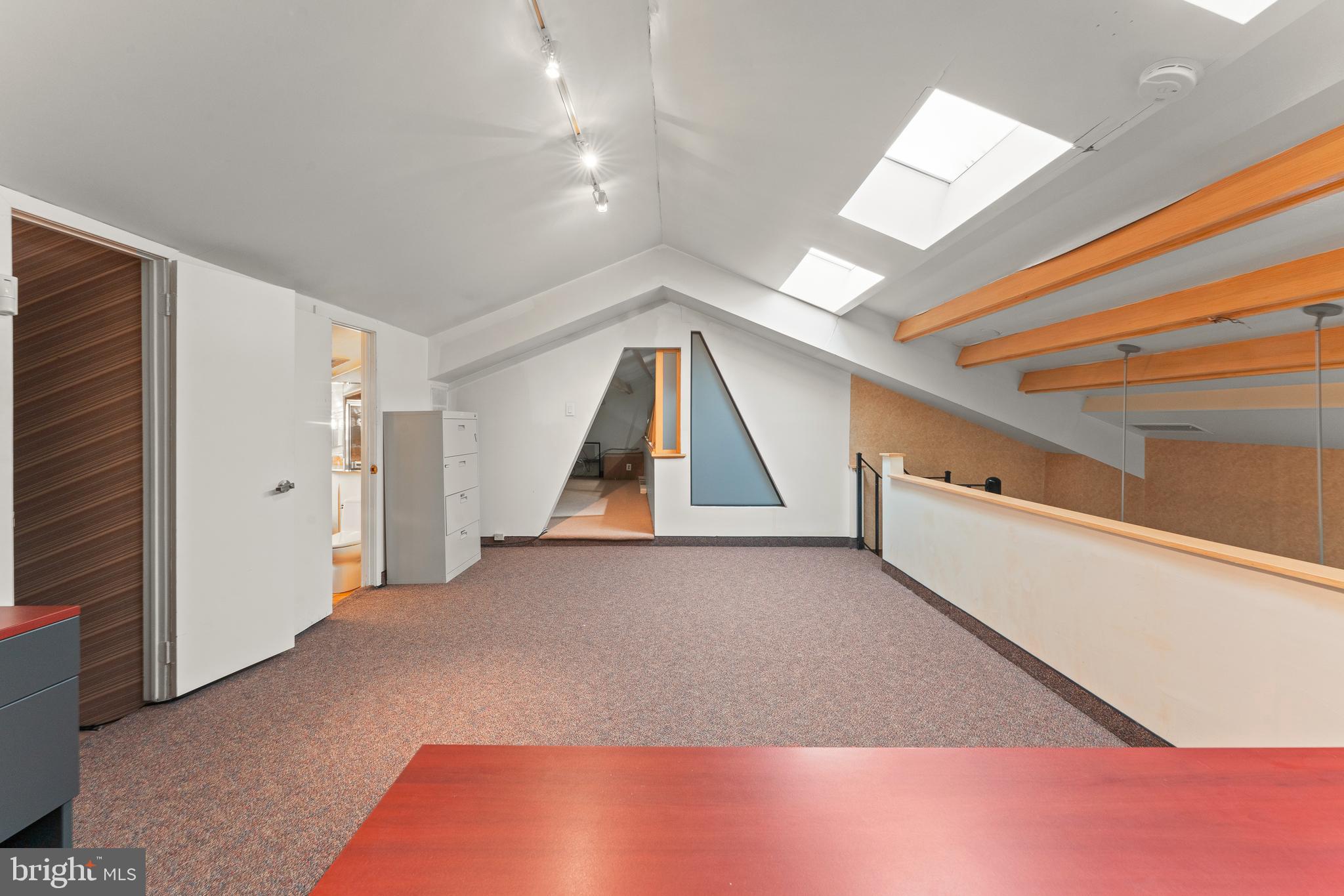PHILADELPHIA (NORTHEAST) - Commercial Sale