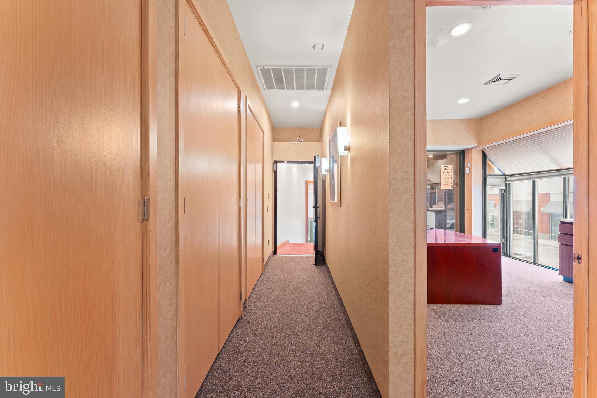 PHILADELPHIA (NORTHEAST) - Commercial Sale