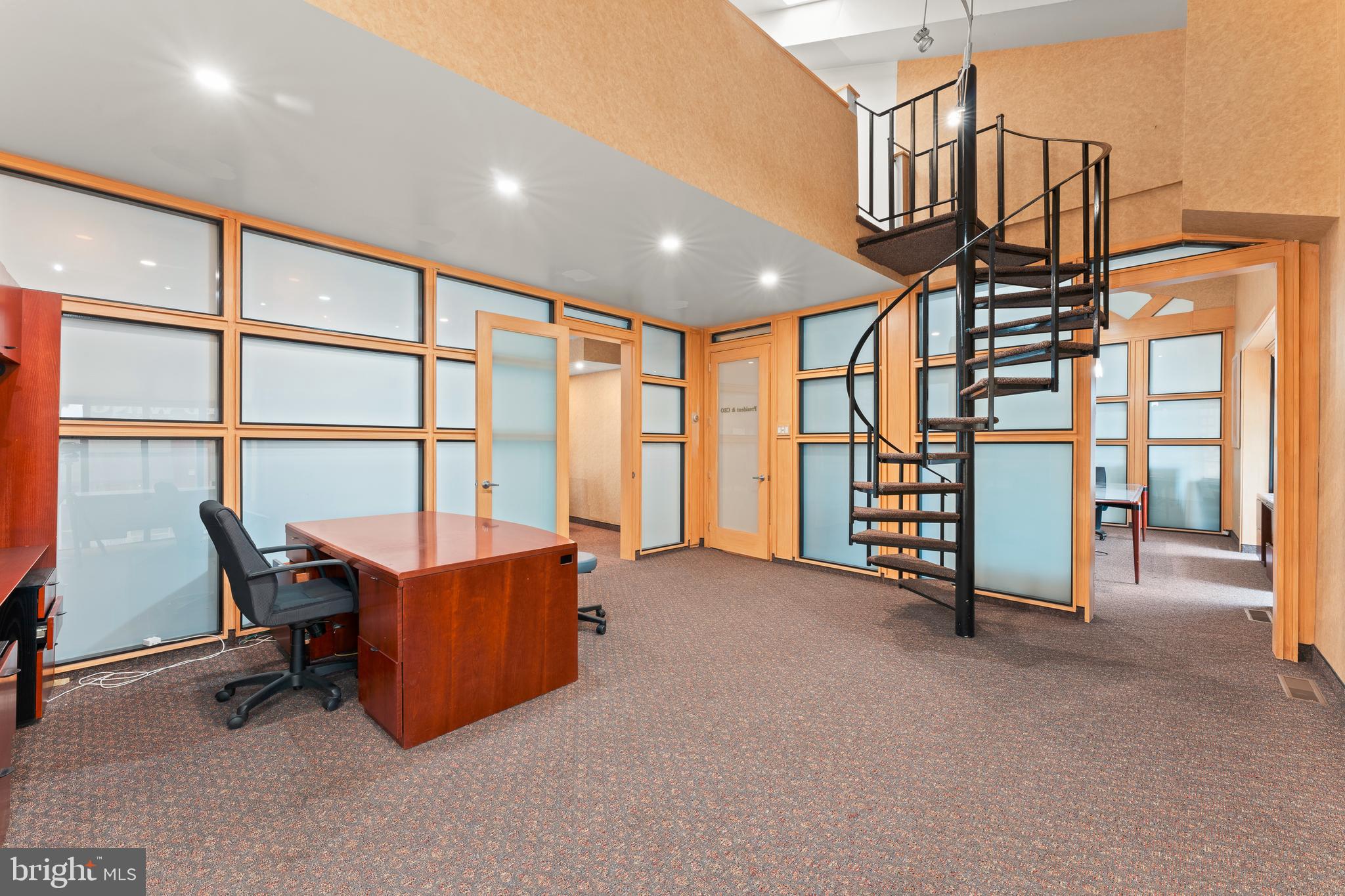 PHILADELPHIA (NORTHEAST) - Commercial Sale