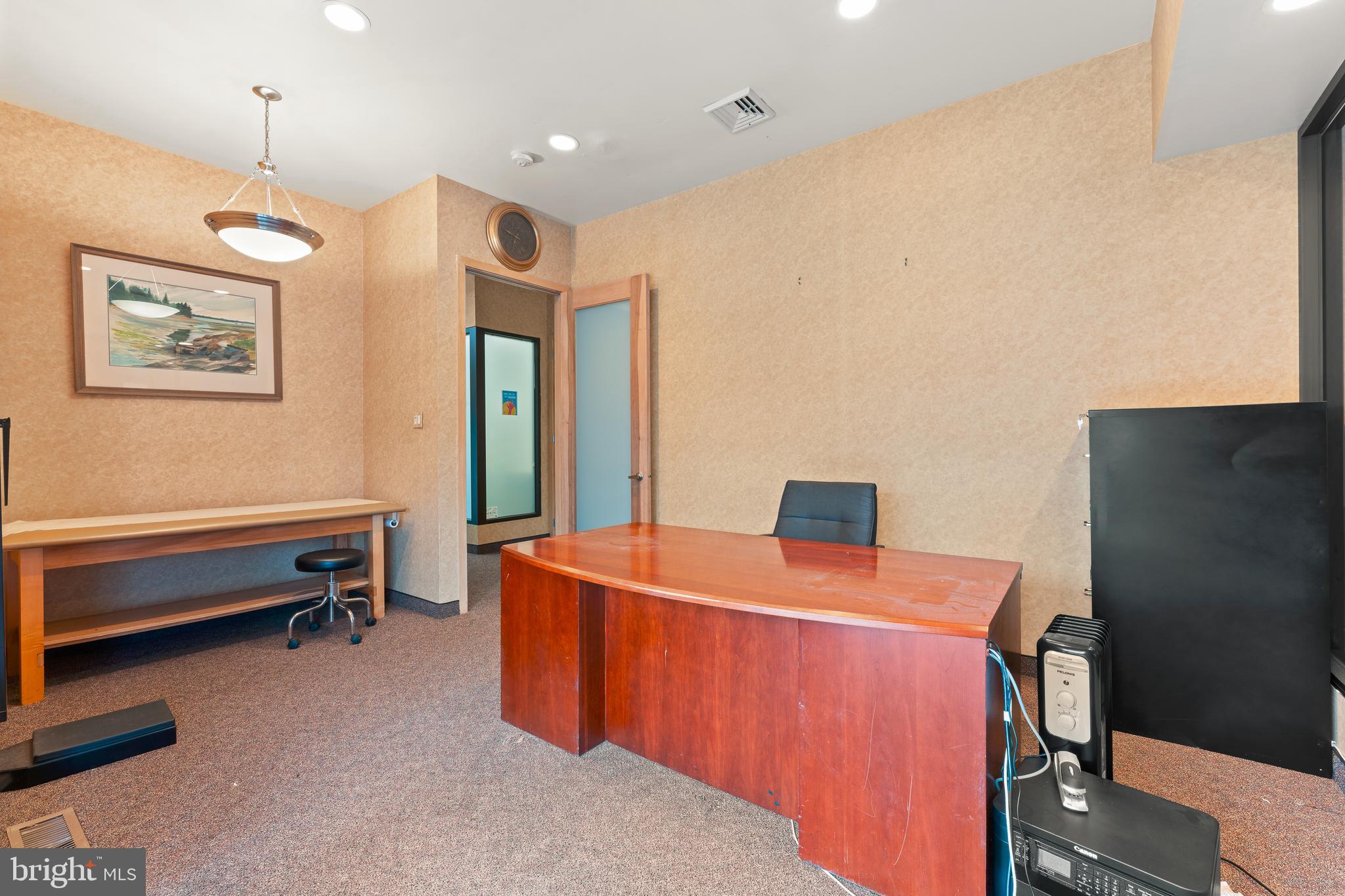 PHILADELPHIA (NORTHEAST) - Commercial Sale