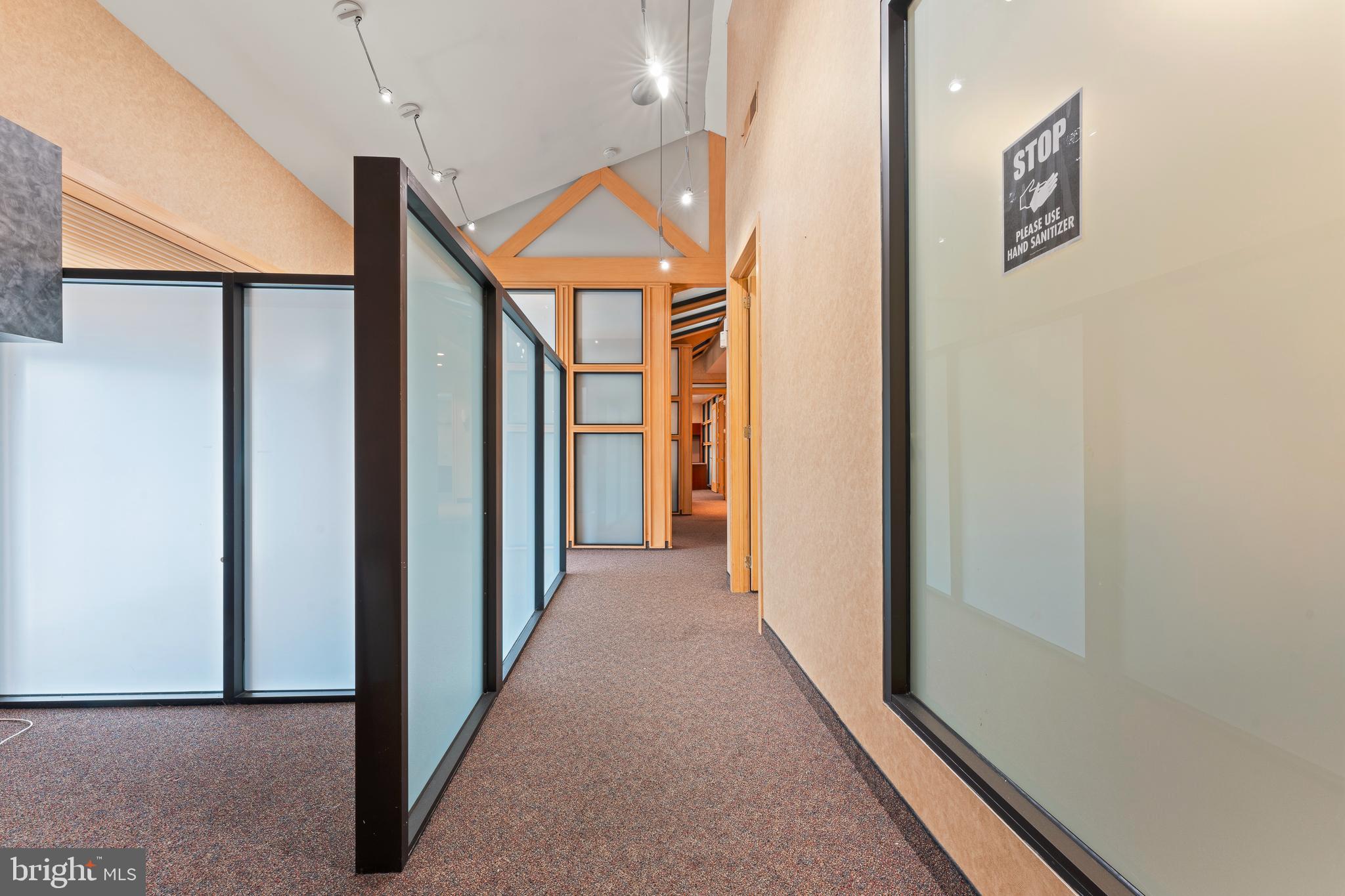 PHILADELPHIA (NORTHEAST) - Commercial Sale