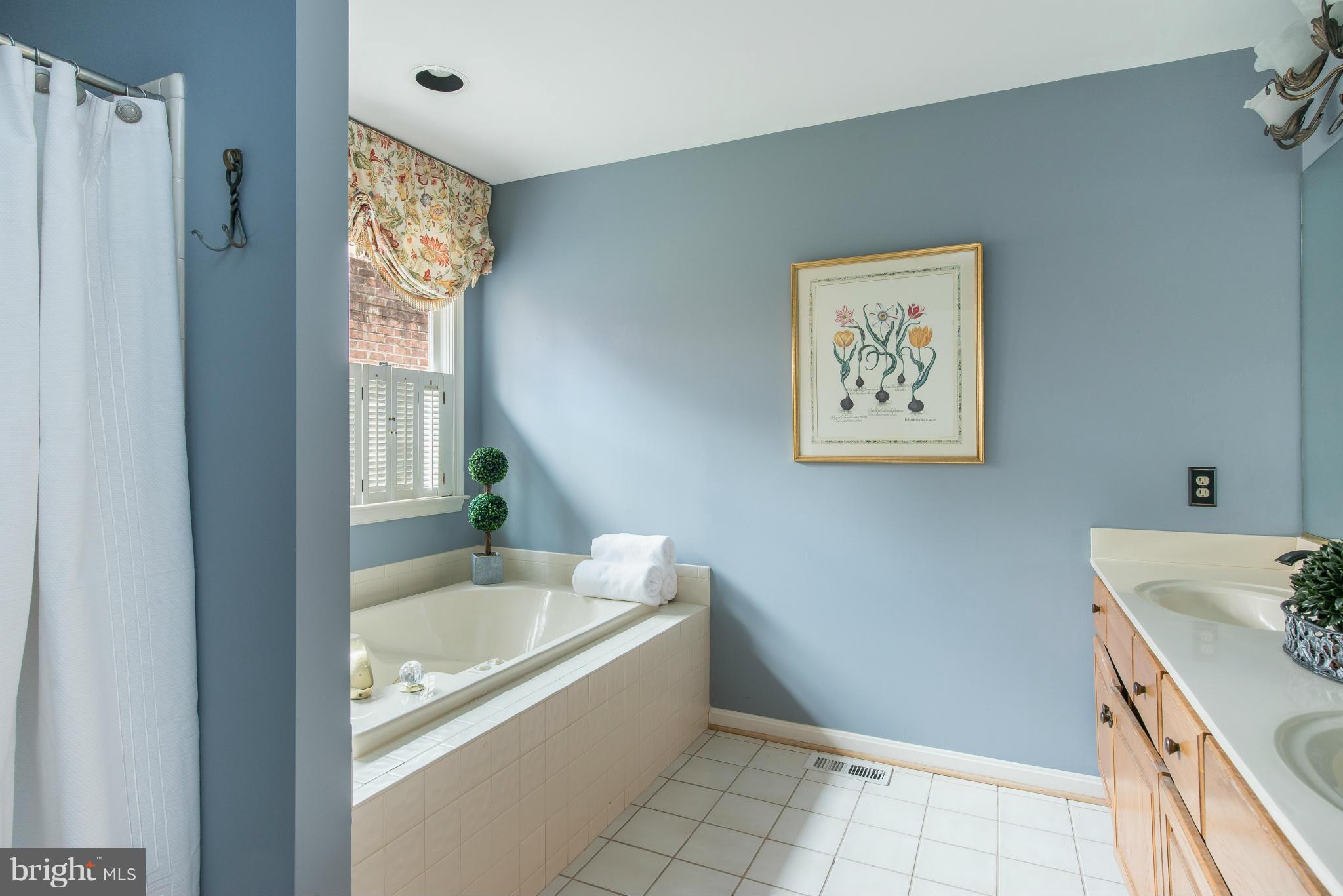 HERMITAGE WOODS CONDOMINIUM - Residential