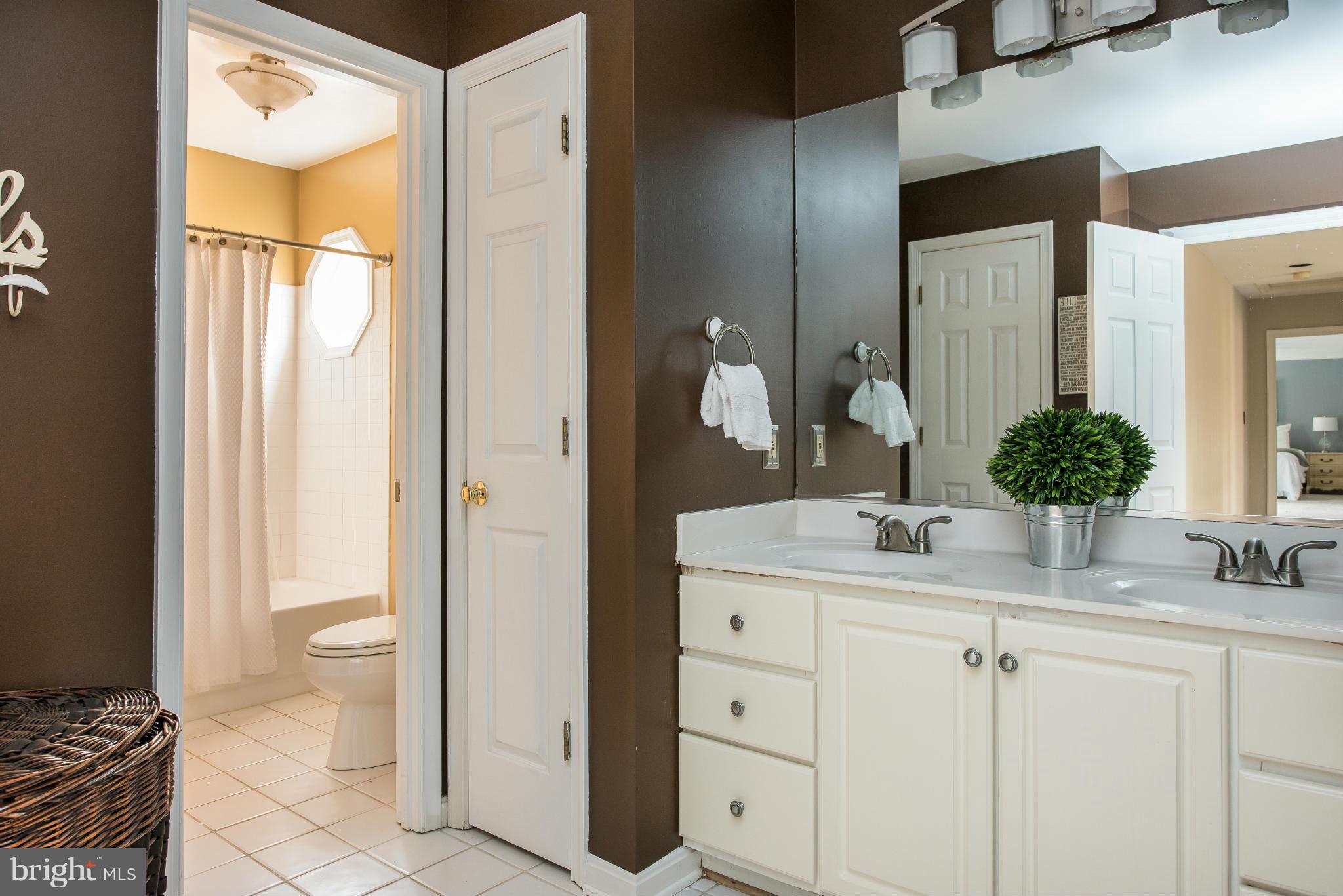 HERMITAGE WOODS CONDOMINIUM - Residential