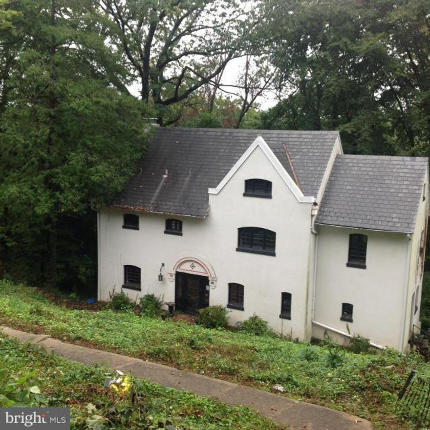 5Br, 3.5 Bath Spanish Tutor is Desirable Roland Park! Charm throughout this property..Eat-in-kitchen, Butlers Pantry, Separate Dinning Room, Living Room, Study w/Built Book Case. Master Bedroom with sitting room and Master Bath..Beautiful rear porch with wonderful privacy!