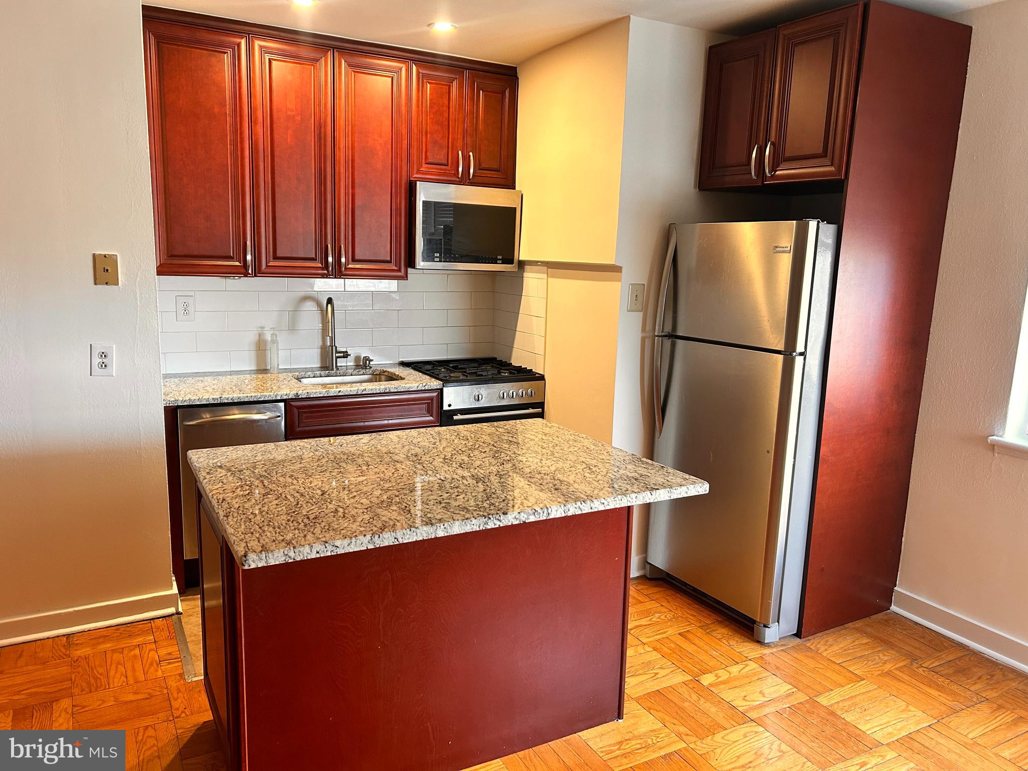 2601 PENNSYLVANIA AVENUE 1027