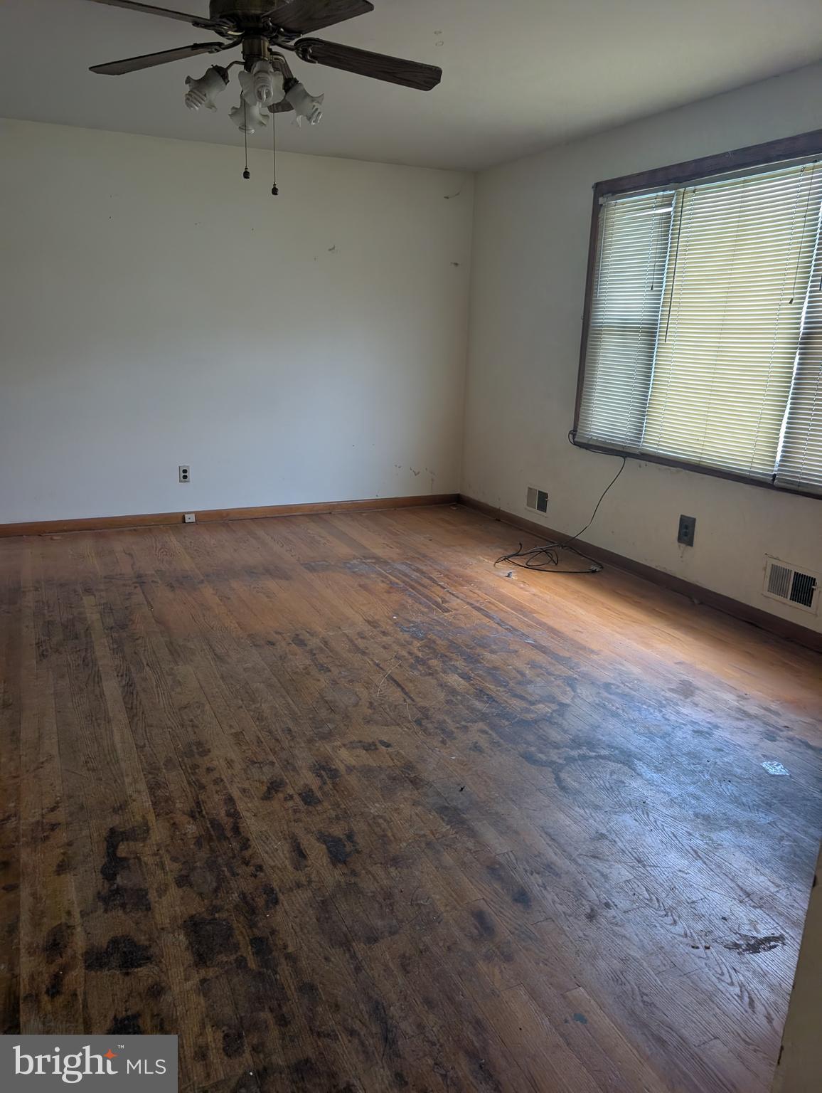 1002 ROSEDALE AVENUE