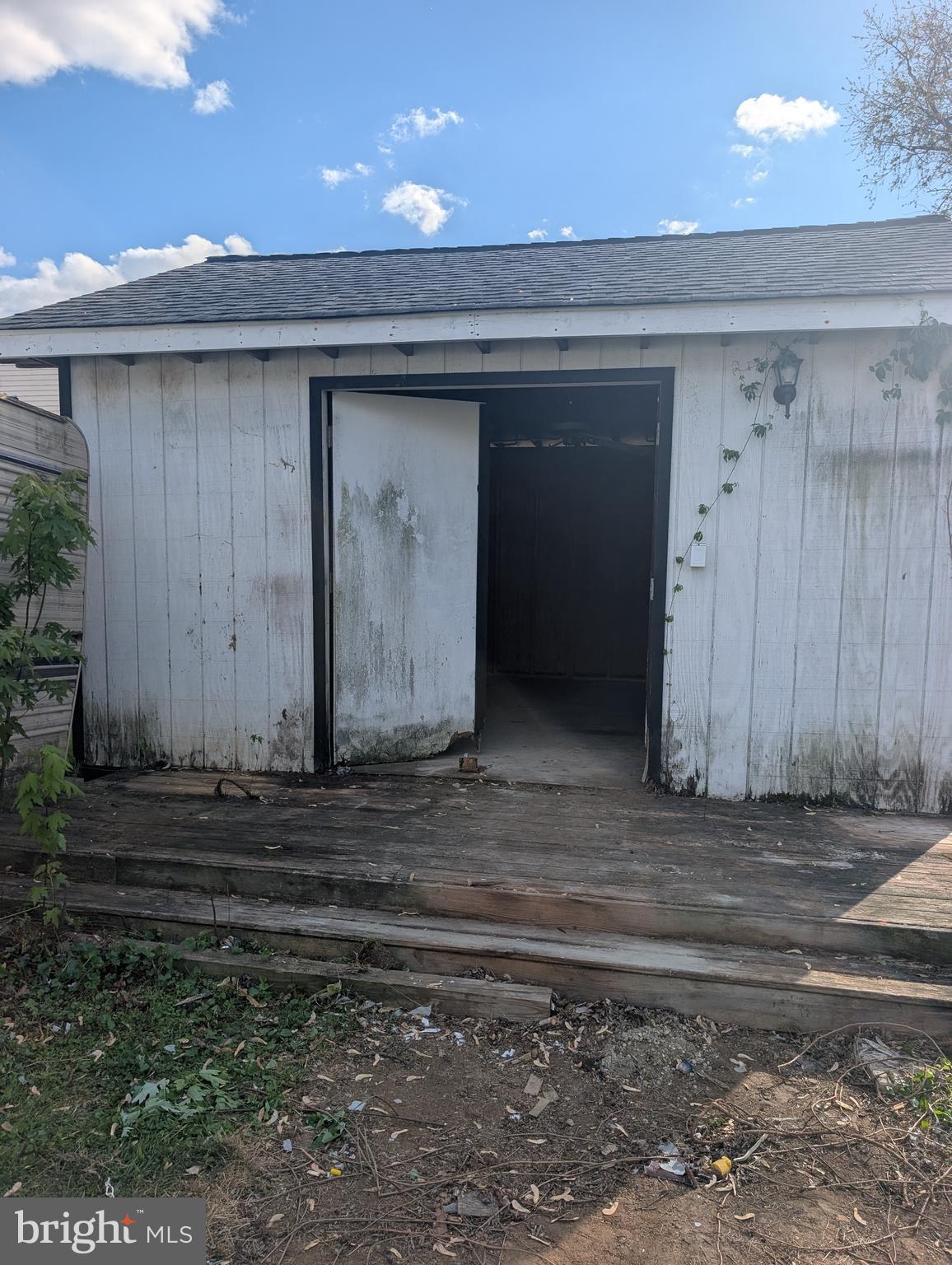 1002 ROSEDALE AVENUE