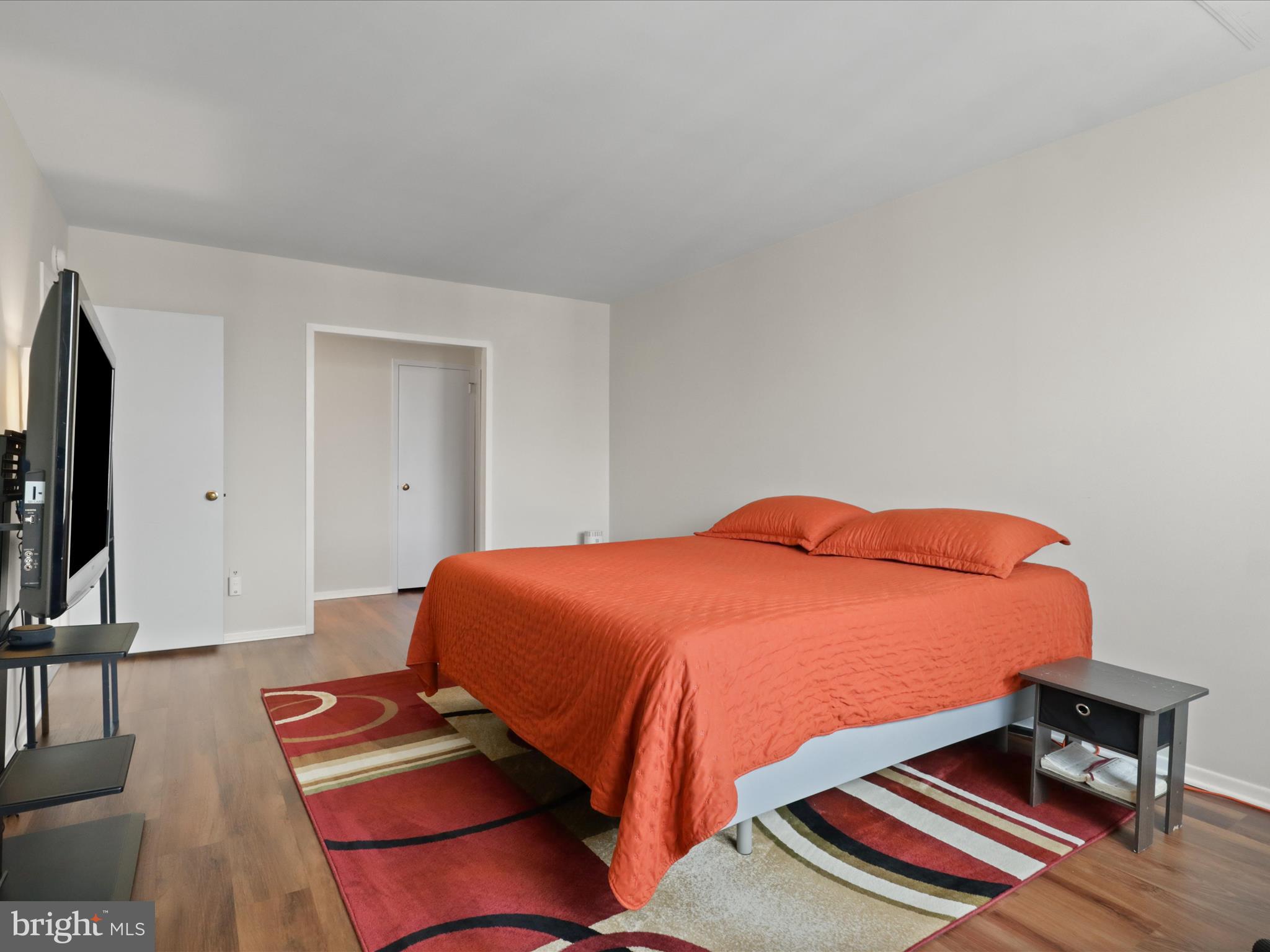 SKYLINE PLAZA - Residential