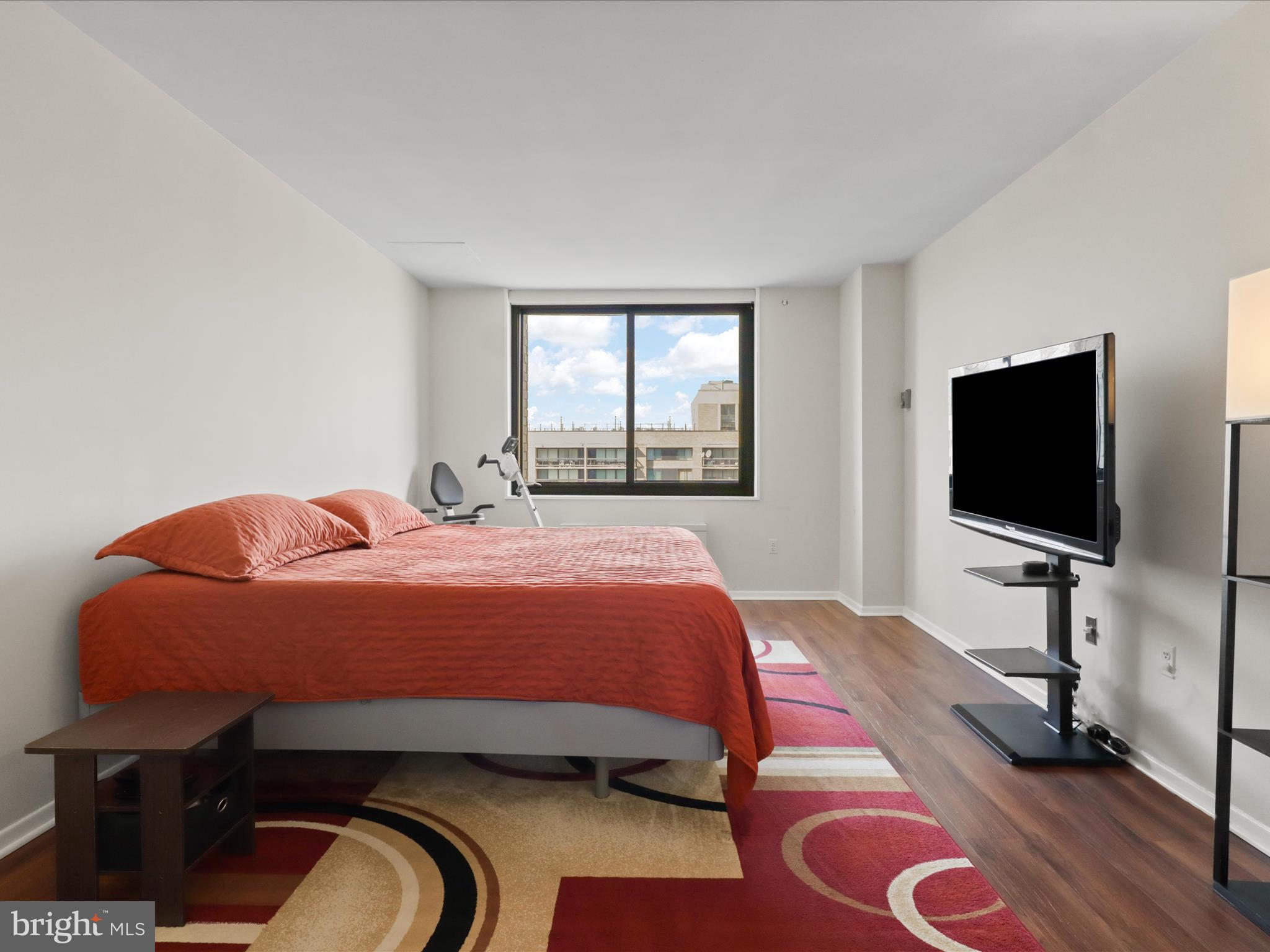 SKYLINE PLAZA - Residential